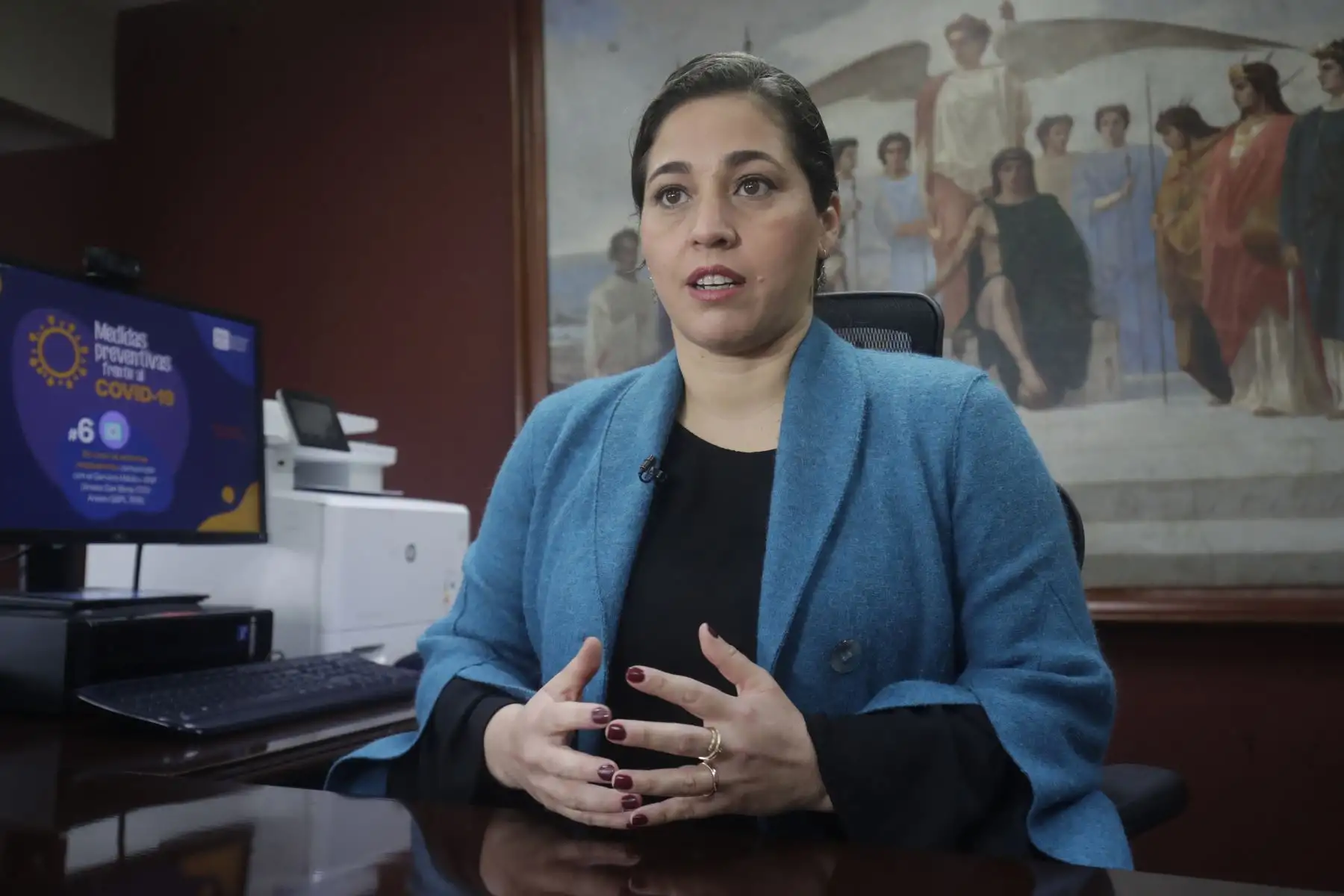 Fabiola Vergara, jefa institucional de la BNP, habla de lo significativo que es la muestra, que permite reabrir al público la sala de exposiciones de la sede de San Borja desde que en febrero del 2020, cuando se inició la pandemia y todas las exposiciones programadas se volcaron al entorno virtual, entre ellas Memoria Perú

Foto: ANDINA/Juan Carlos Guzmán