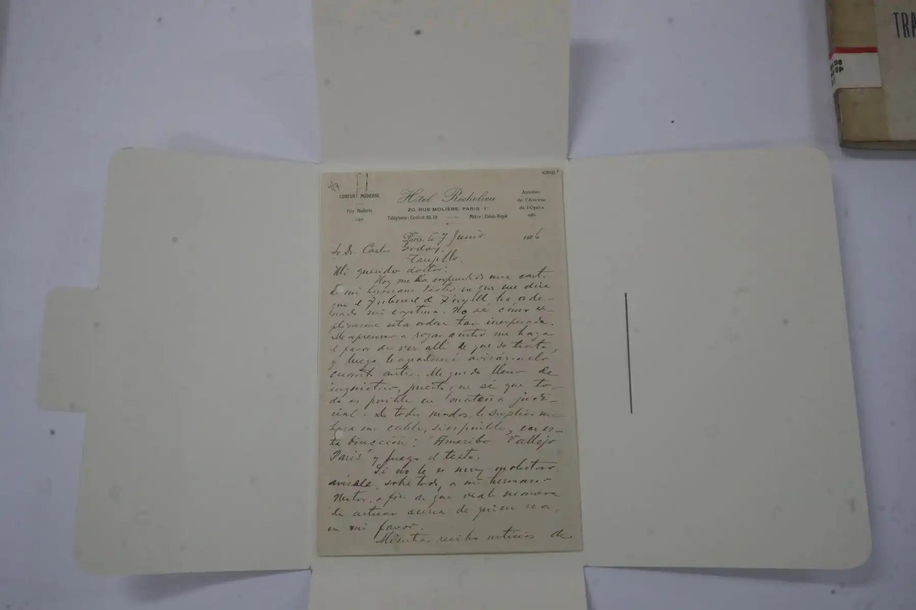 La caligrafía vallejiana, en los tiempos que mandó a imprenta a Trilce, era urgente. Desde París, a dónde llegó en 1923, escribía misivas en papeles membretados que encontraba a la mano, de instituciones, agencias de noticias, hoteles por donde iba pasando.

Foto: ANDINA/Juan Carlos Guzmán