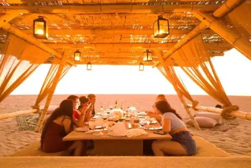 Paracas ofrece el desierto, el mar y el cielo, ventajas que se están promocionando en la actualidad para seguir atrayendo a los turistas nacionales y extranjeros.