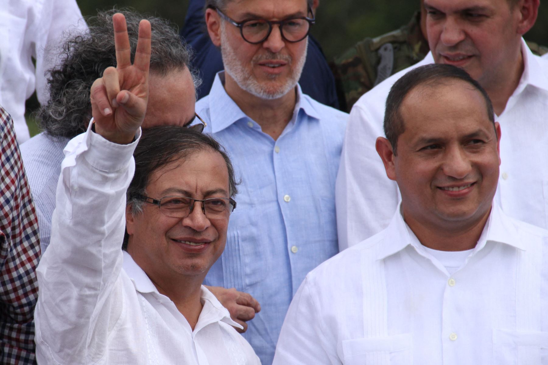 Gustavo Petro (izq.), presidente de Colombia. Foto: AFP