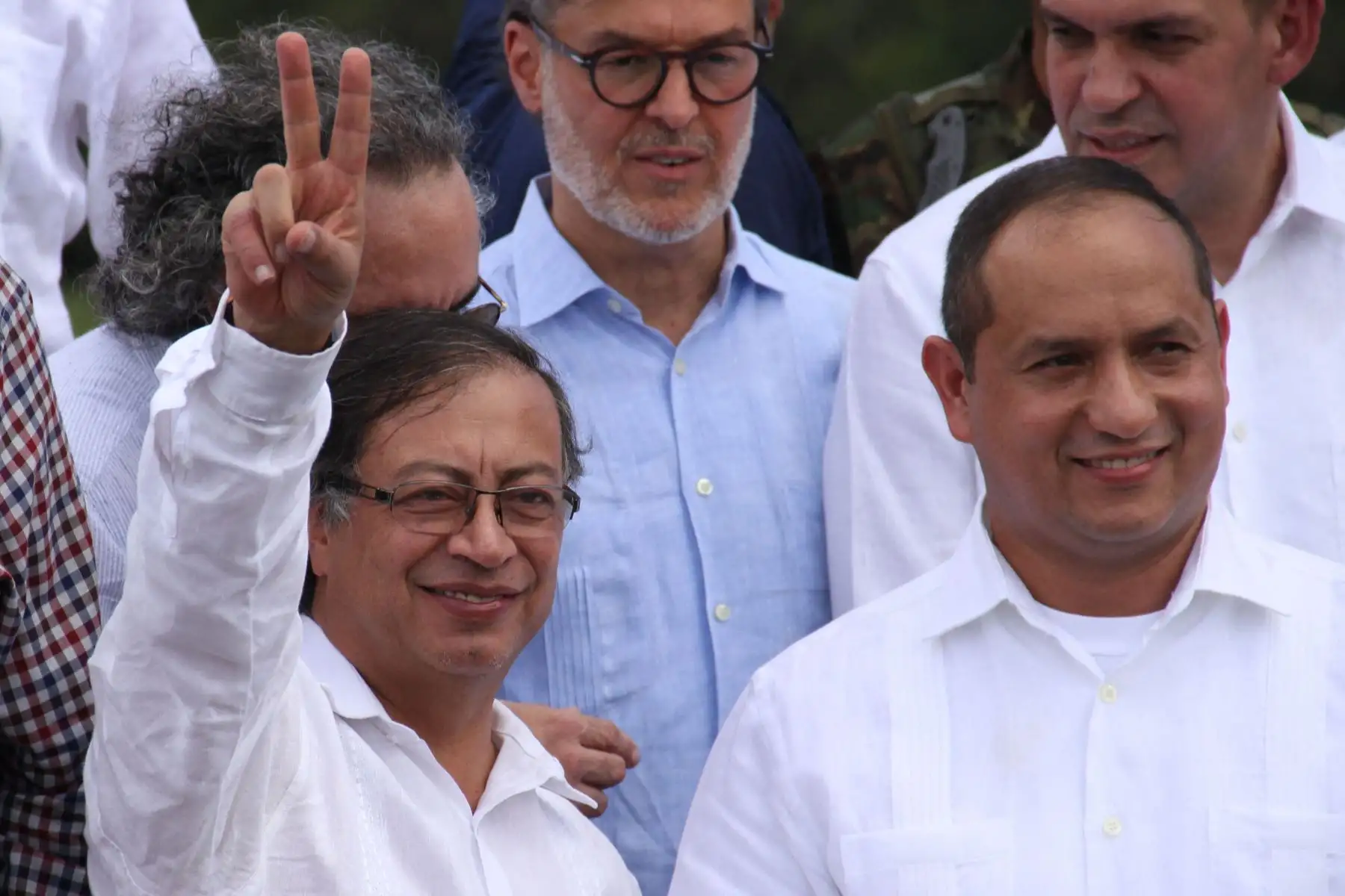 El presidente de Colombia, Gustavo Petro  junto al ministro de Transporte de Venezuela, Ramón Velásquez ,durante una ceremonia para reabrir oficialmente la frontera terrestre entre Venezuela y Colombia.
Foto: AFP