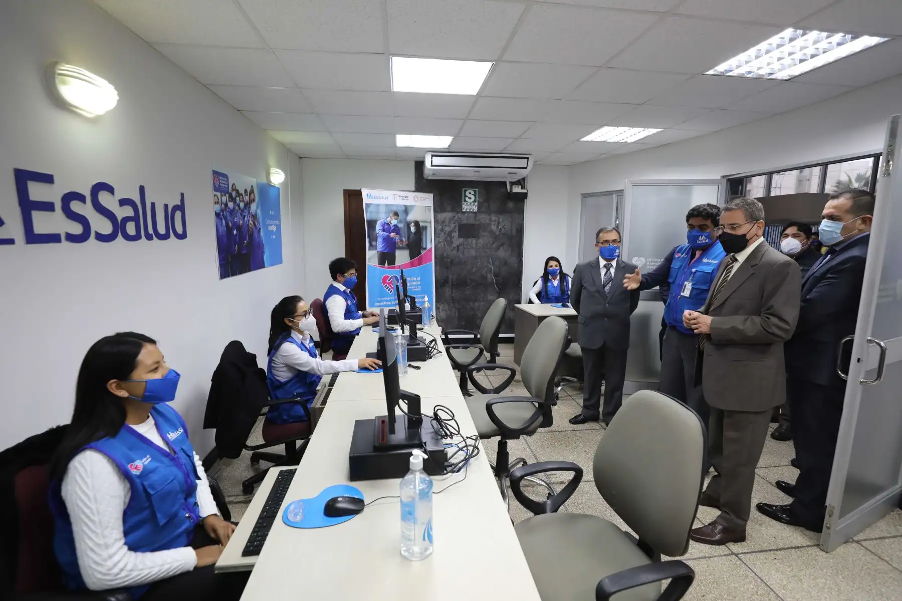 Desde hoy el Seguro Social de Salud (EsSalud) reanudó la atención presencial en la mesa de partes de su sede central, en Jesús María, donde el público podrá realizar trámites, así como presentar y recoger documentación diversa. Foto: ANDINA/ EsSalud