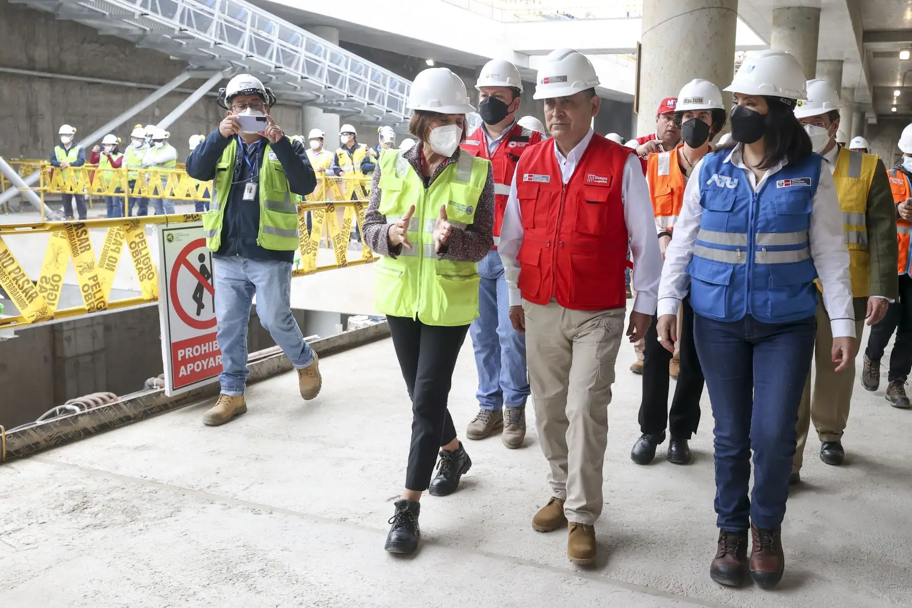El ministro de Transportes y Comunicaciones, Richard Tineo, puso en marcha la operación de la tuneladora “Micaela” que, desde hoy, comenzará la excavación del túnel de la Línea 2 del Metro de Lima, desde la estación Insurgentes, en el distrito de Bellavista, hasta la estación 1 en el puerto del Callao. Foto: ANDINA/ Vidal Tarqui