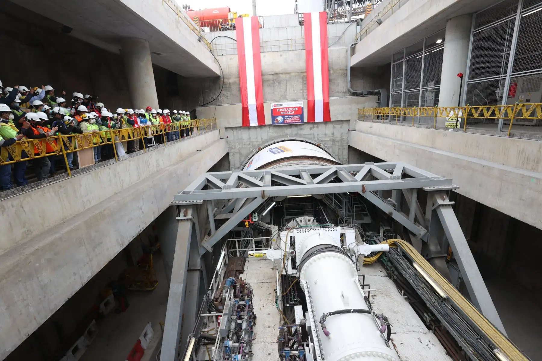 La tuneladora ‘Micaela” construirá la galería subterránea desde la E-04 Insurgentes hasta la E-01 Puerto del Callao, agilizando así la edificación del túnel. La tuneladora lleva su nombre en honor a “Micaela Bastidas”, llamada así por los futuros usuarios de la Línea 2 en honor a nuestra prócer de la independencia. . Foto: ANDINA/ Vidal Tarqui
