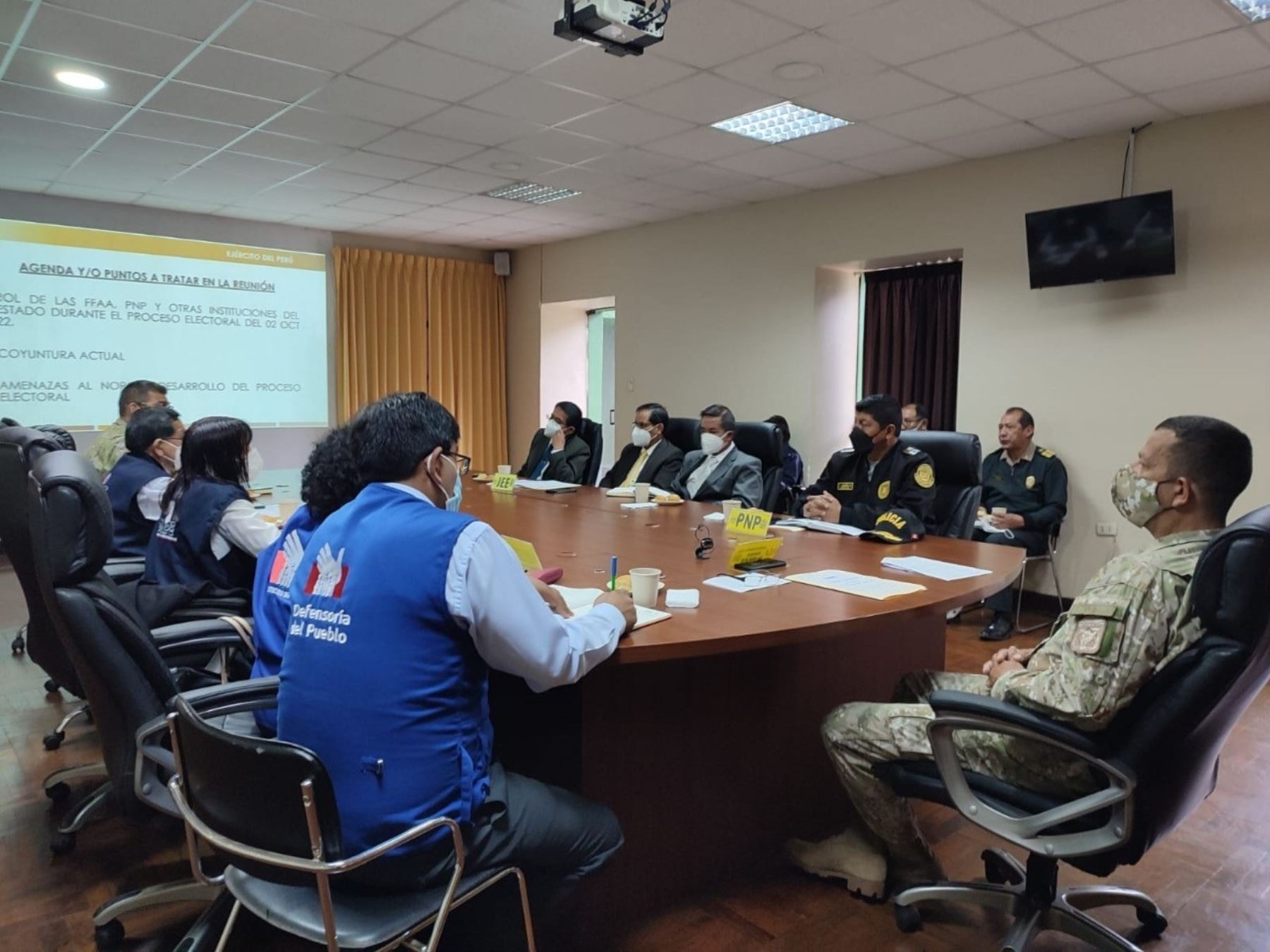 Fuerzas Armadas y las autoridades electorales de Cusco coordinaron la custodia y seguridad del material electoral que se utilizará en las elecciones regionales y municipales del domingo 2 de octubre. ANDINA/Difusión