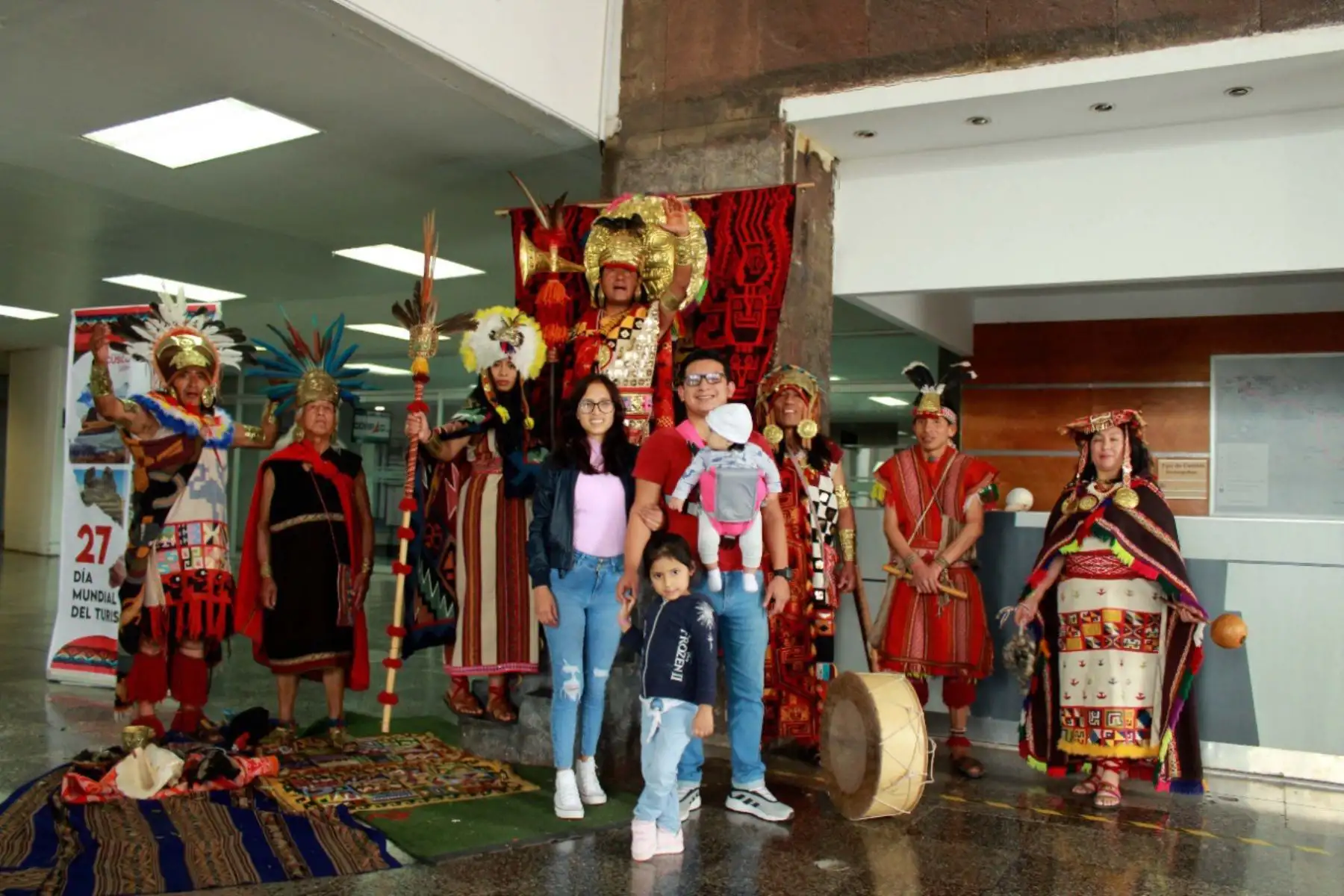 Arribo de turistas al aeropuerto del Cusco. Foto: ANDINA/Percy Hurtado Santillán.