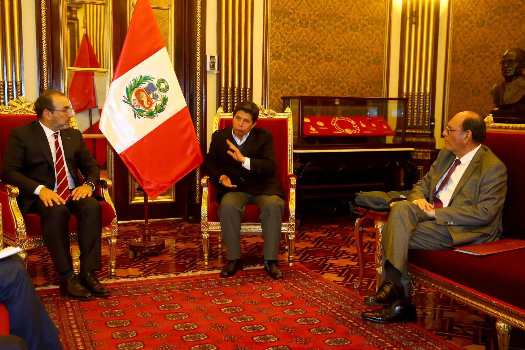 Presidente de la República Pedro Castillo, sostiene reunión con el presidente ejecutivo de la Corporación Andina de Fomento (CAF), Sergio Díaz Granados.
Foto: ANDINA/Prensa Presidencia