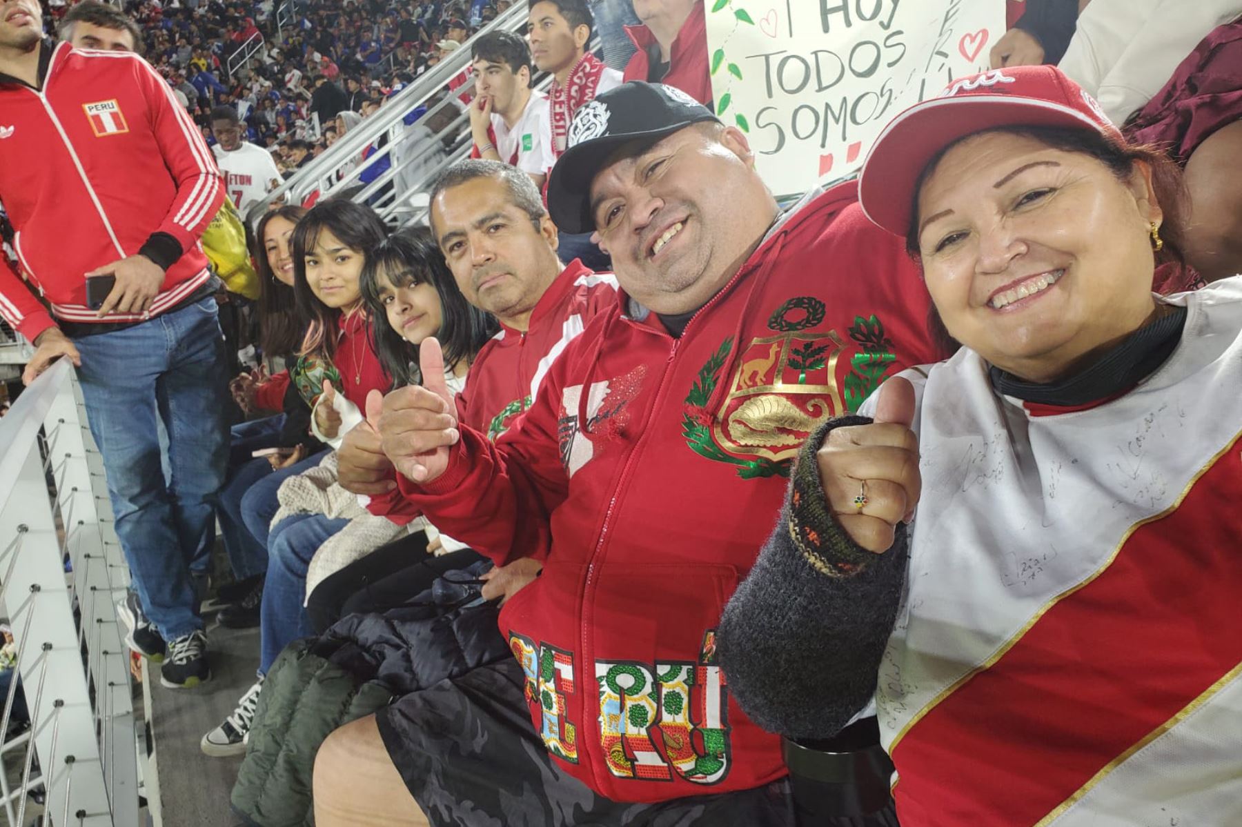 Hinchas peruanos alientan a la selección peruana en Washington DC.
Foto cortesía; Daniel Cerro