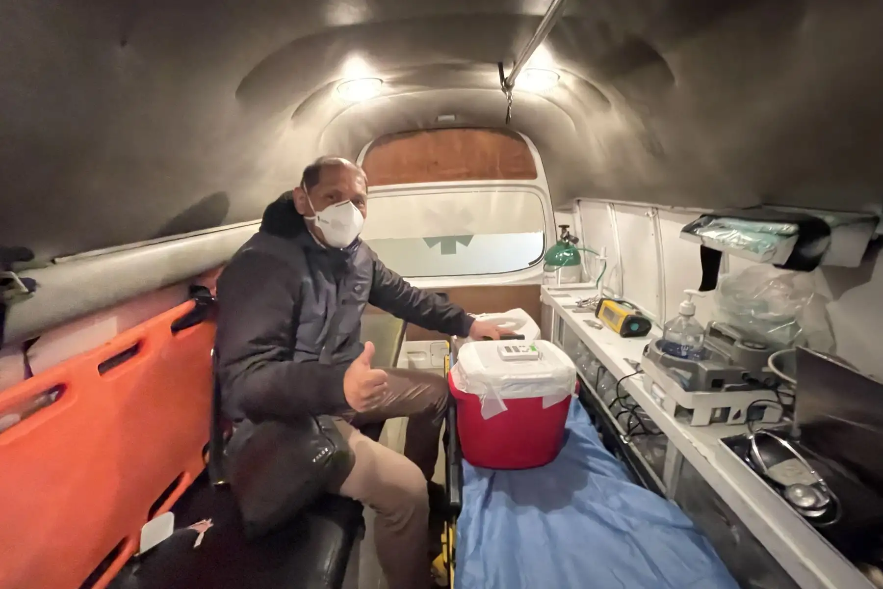 EsSalud, Ministerio del Interior y la Policía Nacional del Perú en trabajo coordinado lograron el trasladó de un corazón, del Hospital Alberto Seguín Escobedo de Arequipa al helipuerto del Hospital Rebagliati, en Lima, para ser trasplantado por los médicos del INCOR. 
Foto: EsSalud