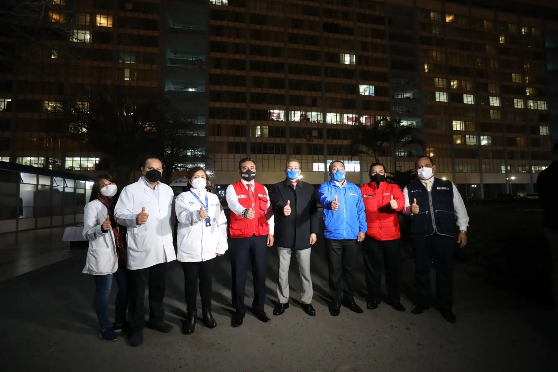 EsSalud, Ministerio del Interior y la Policía Nacional del Perú en trabajo coordinado lograron el trasladó de un corazón, del Hospital Alberto Seguín Escobedo de Arequipa al helipuerto del Hospital Rebagliati, en Lima, para ser trasplantado por los médicos del INCOR. 
Foto: EsSalud