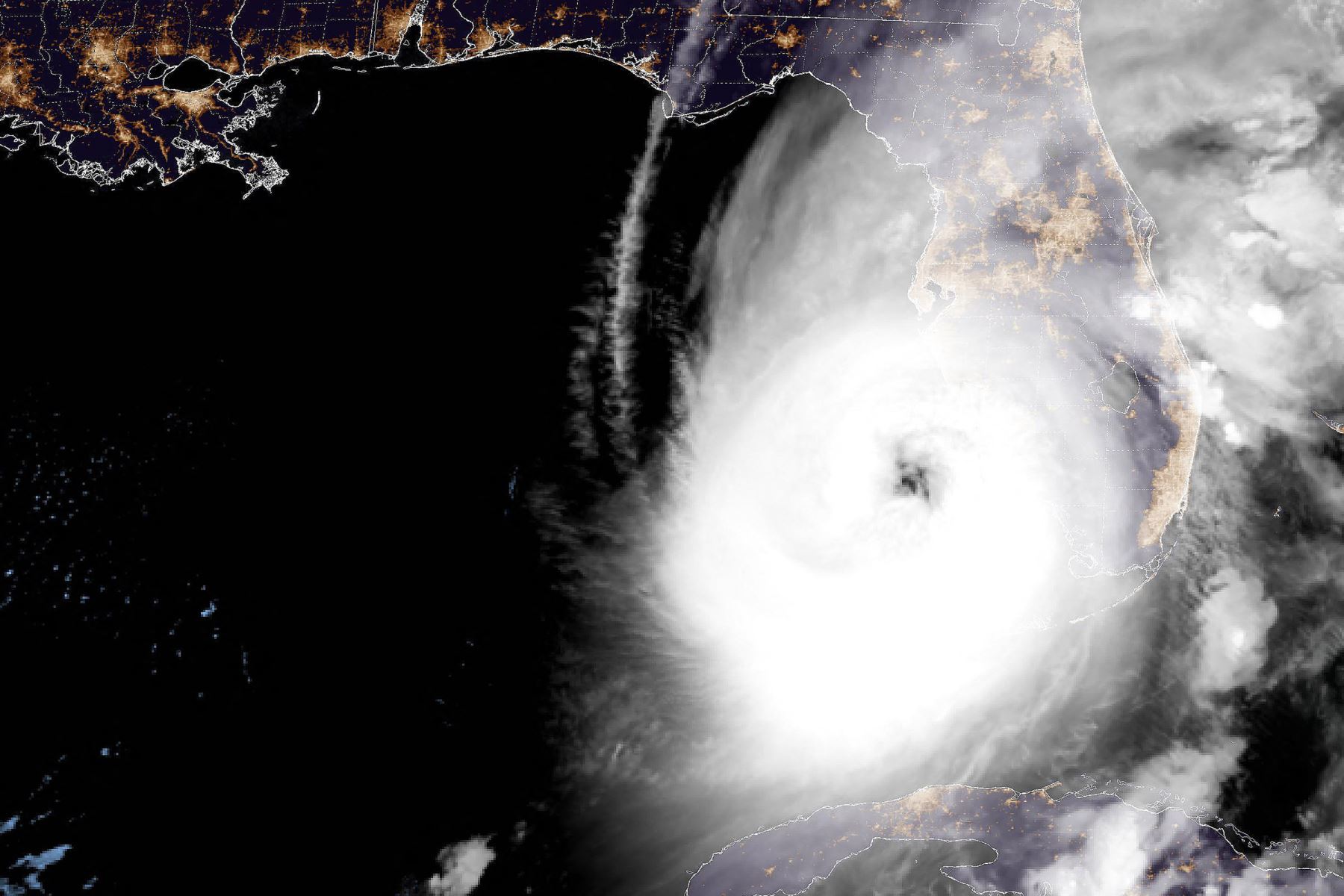 Esta imagen satelital muestra el huracán Ian acercándose a Florida, el 28 de septiembre de 2022 a las 11:36 UTC. - Ian se fortaleció a una tormenta de categoría 4 mientras se dirigía hacia el estado estadounidense de Florida. Foto: AFP