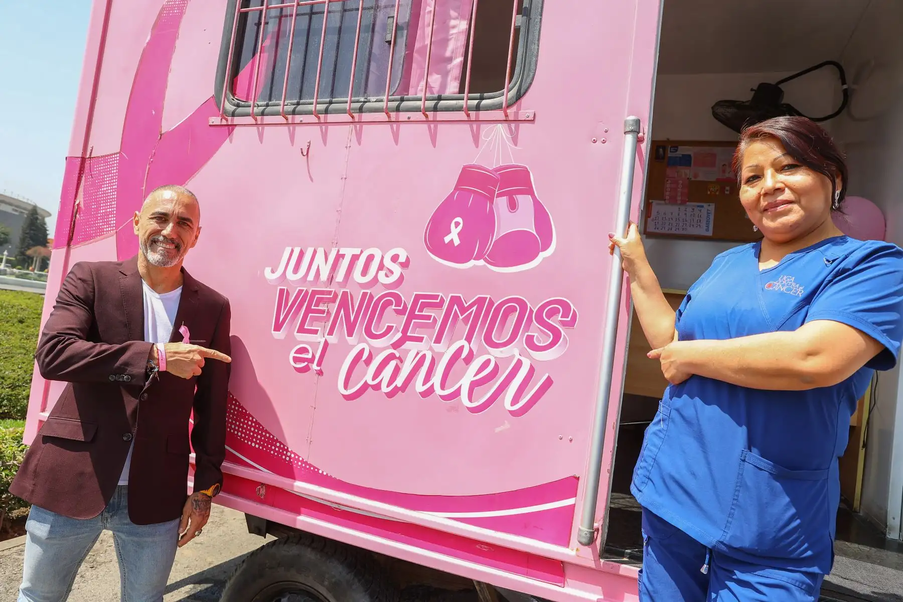 El lanzamiento oficial de la campaña se realizó en el Parque de las Aguas y contó con la participación de diferentes actrices, conductoras, periodistas, auspiciadores y personajes invitados quienes hicieron un llamado incentivando a todas las mujeres a realizarse un chequeo oportuno para prevenir esta enfermedad. 
Foto: ANDINA/Andrés Valle