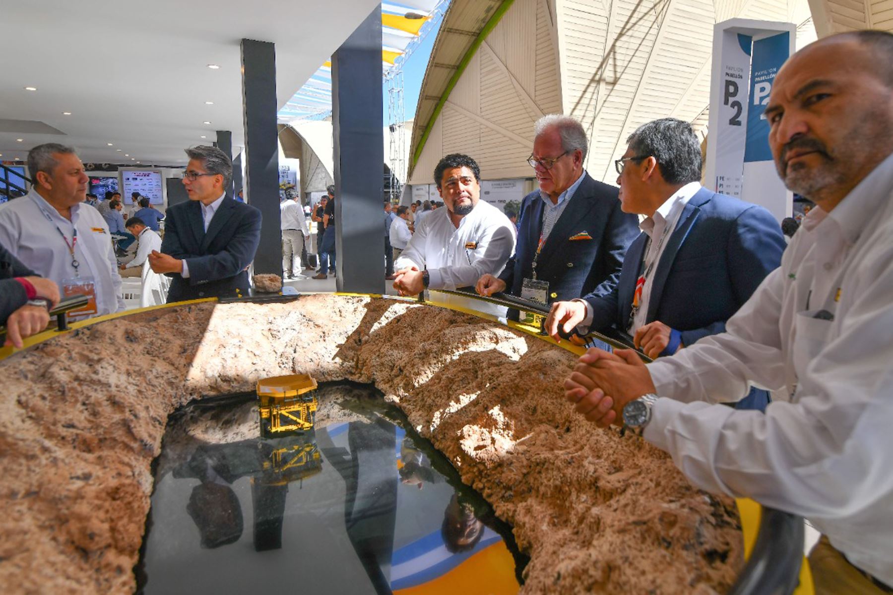 Postales de las nuevas tecnologías presentadas en PERUMIN 35 en la Ciudad Blanca, bajo el lema “Construyendo juntos un Perú mejor”. Diferentes empresas presentan tecnologías innovadoras, programas ambientales y sociales.
Foto cortesía : Diego Ramos