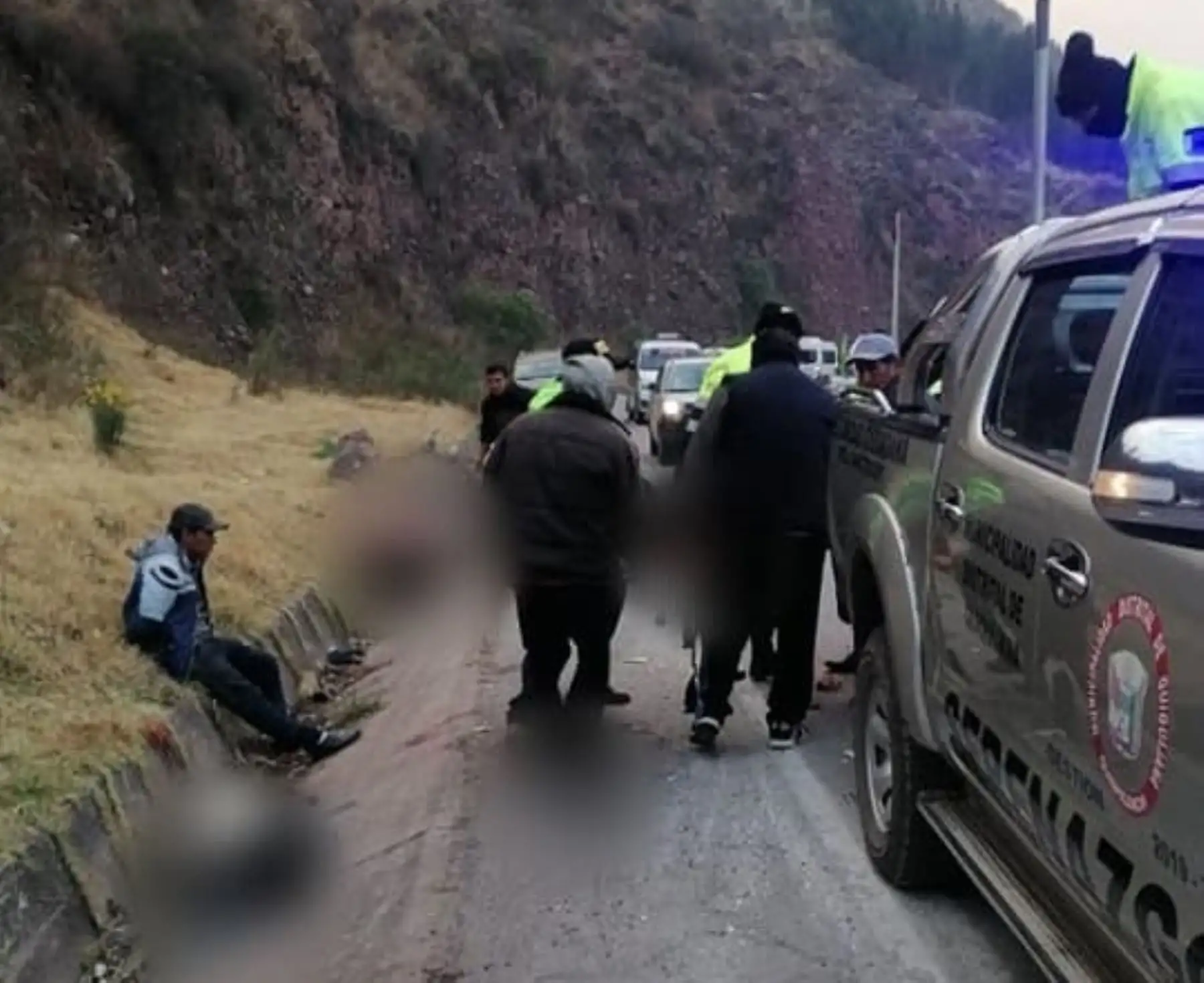 Cuatro muertos y más de 20 heridos deja un nuevo accidente de tránsito en Cusco. Un bus interprovincial se despistó en la carretera Cusco-Sicuani.