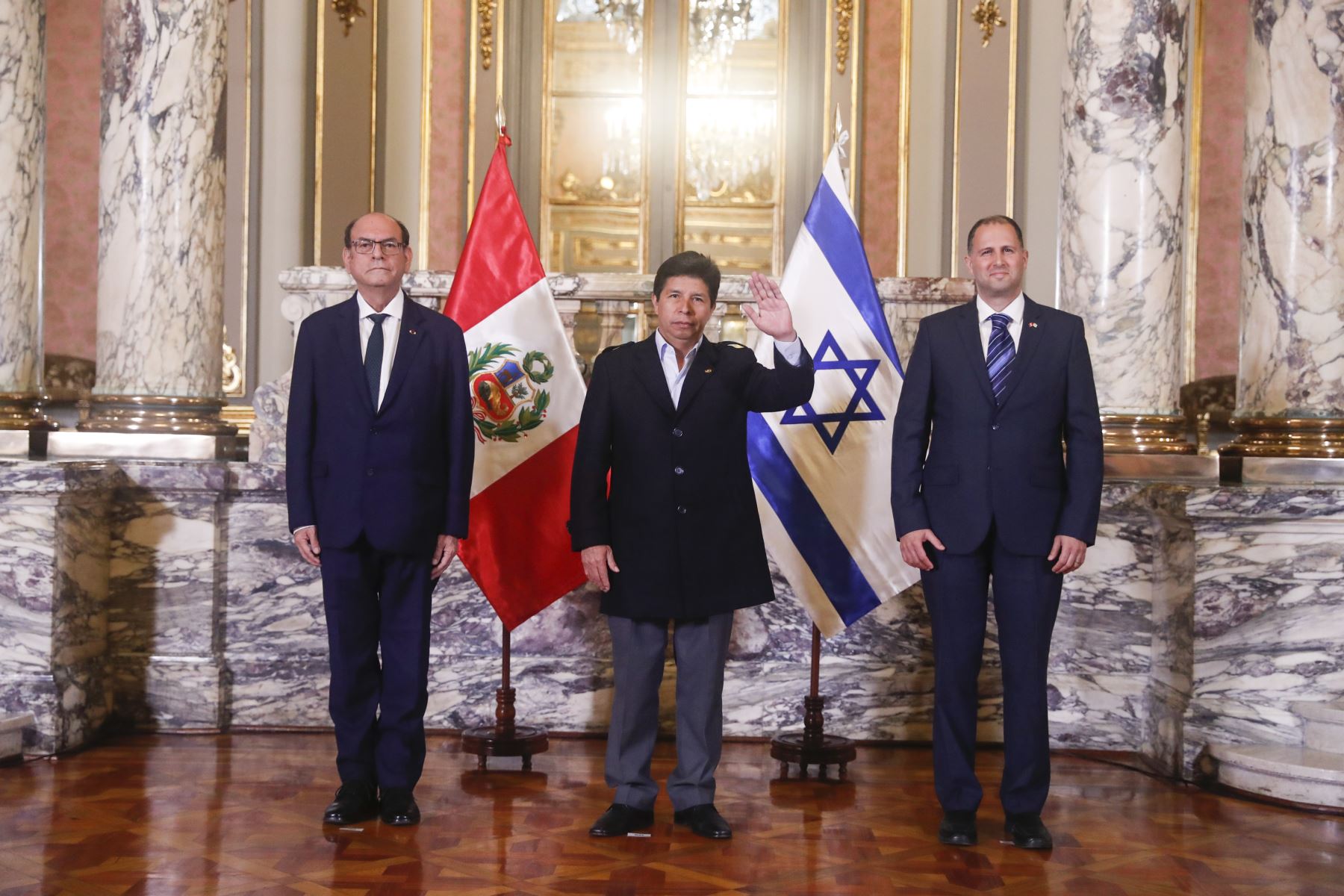 El presidente Pedro Castillo recibe las cartas credenciales del embajador del Estado de Israel, Eran Shmuel Yuvan. Foto: ANDINA/ Prensa Presidencia