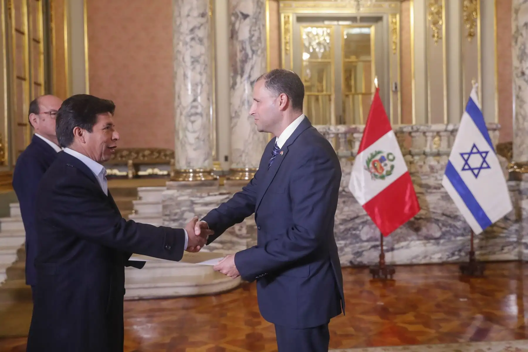 El presidente Pedro Castillo recibe las cartas credenciales del embajador del Estado de Israel, Eran Shmuel Yuvan. Foto: ANDINA/ Prensa Presidencia