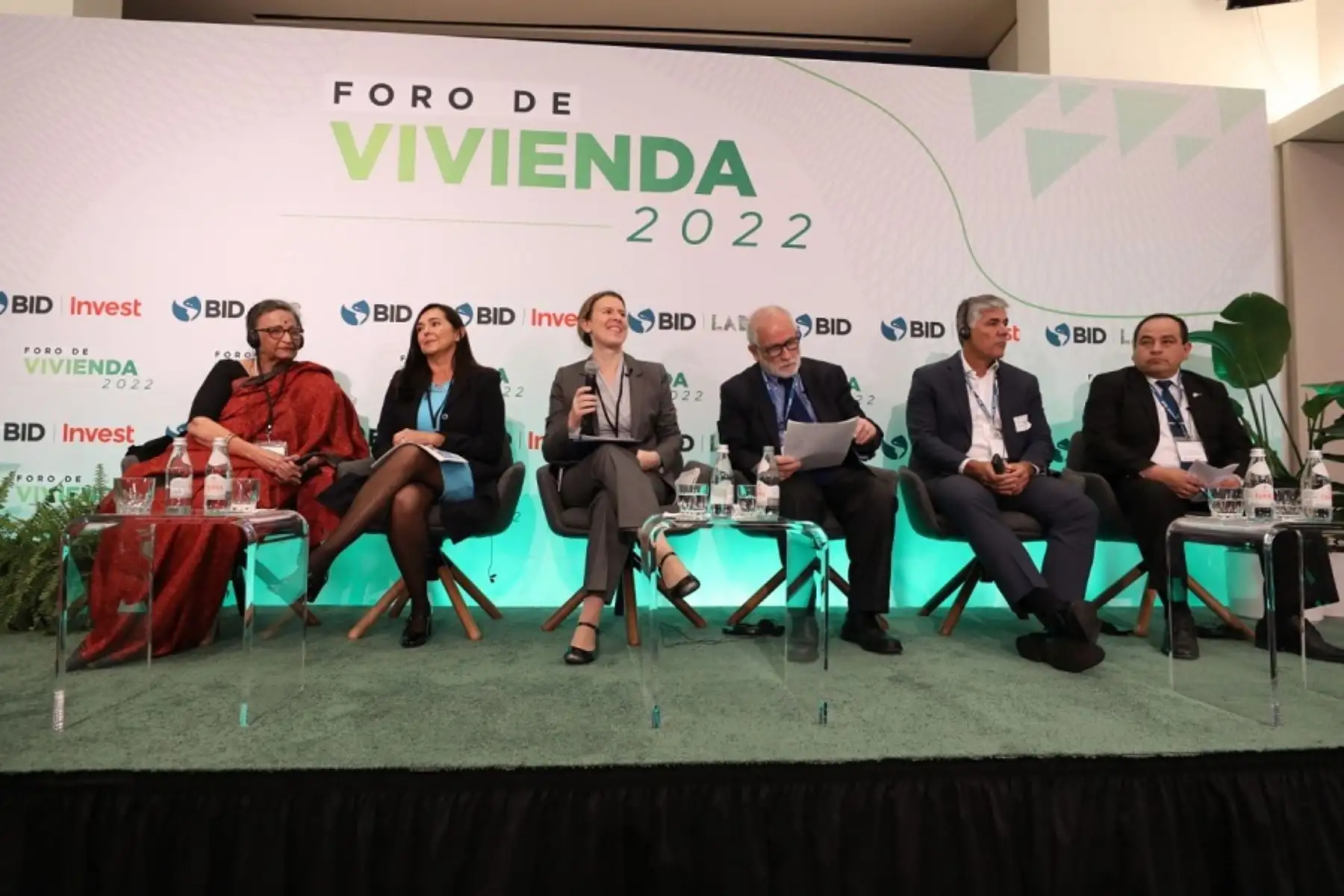 Ministro participó en el Foro de Vivienda 2022, organizado por el Banco Interamericano de Desarrollo (BID) en la ciudad de Washington, Estados Unidos. Cortesía MVCS