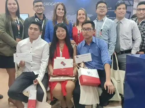 Tres jóvenes universitarios de Arequipa accedieron a becas integrales otorgadas por empresas mineras. ANDINA/Difusión