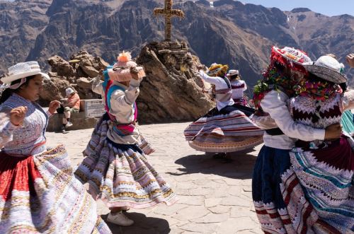 El Colca y el Valle de los Volcanes, estandarte turístico de la región Arequipa que lo tiene todo para vivir una cautivante e inolvidable experiencia de viaje, es no solo el segundo atractivo más visitado en Perú después de Machu Picchu, sino que es un destino ideal para el turismo vivencial y comunitario. Foto: Facebook/Autocolca.