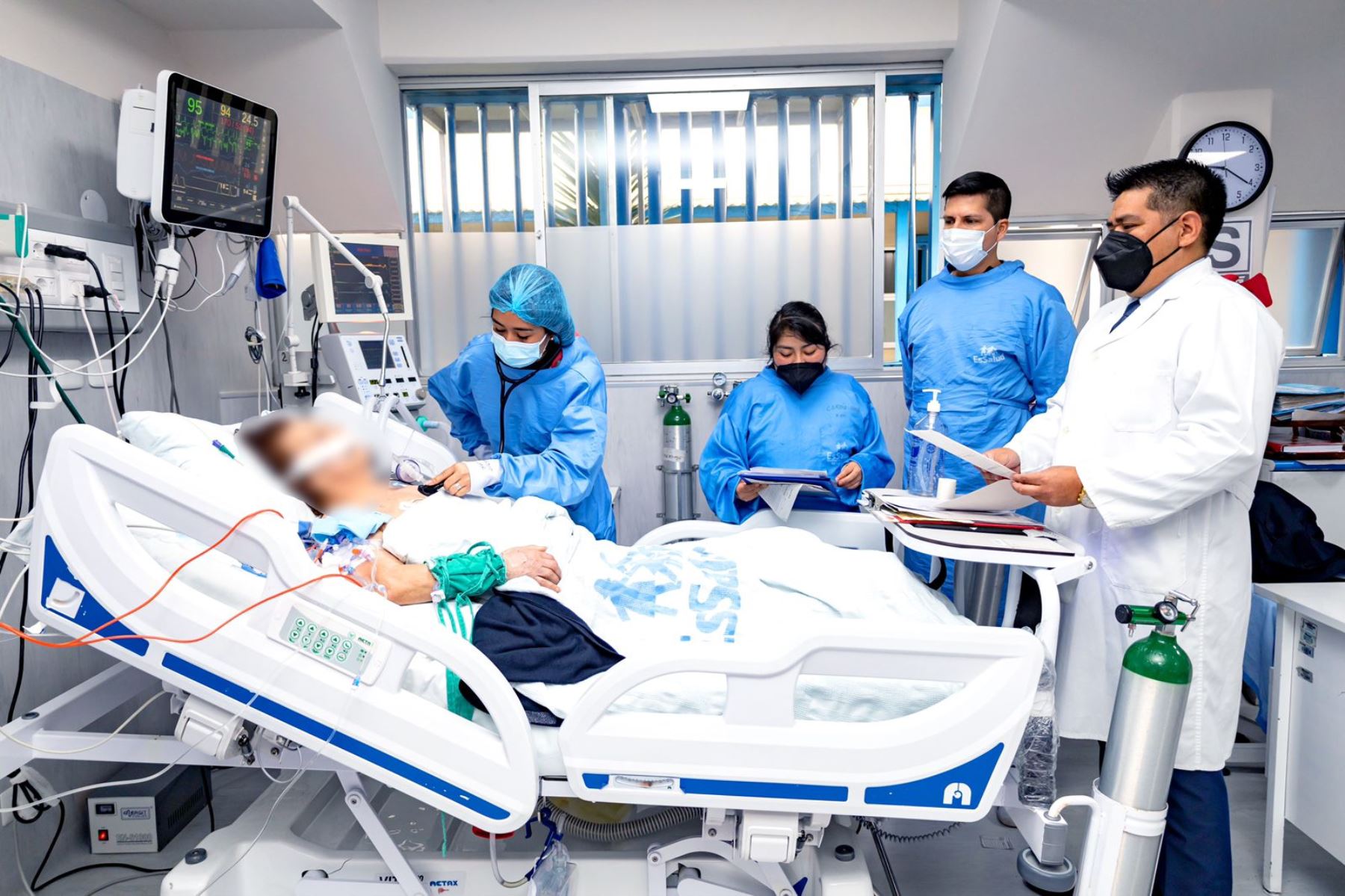 Médicos del hospital Sabogal de EsSalud promueven atención oportuna para salvar vidas por infarto agudo de miocardio en el marco del Día Mundial del Corazón. Foto: Difusión