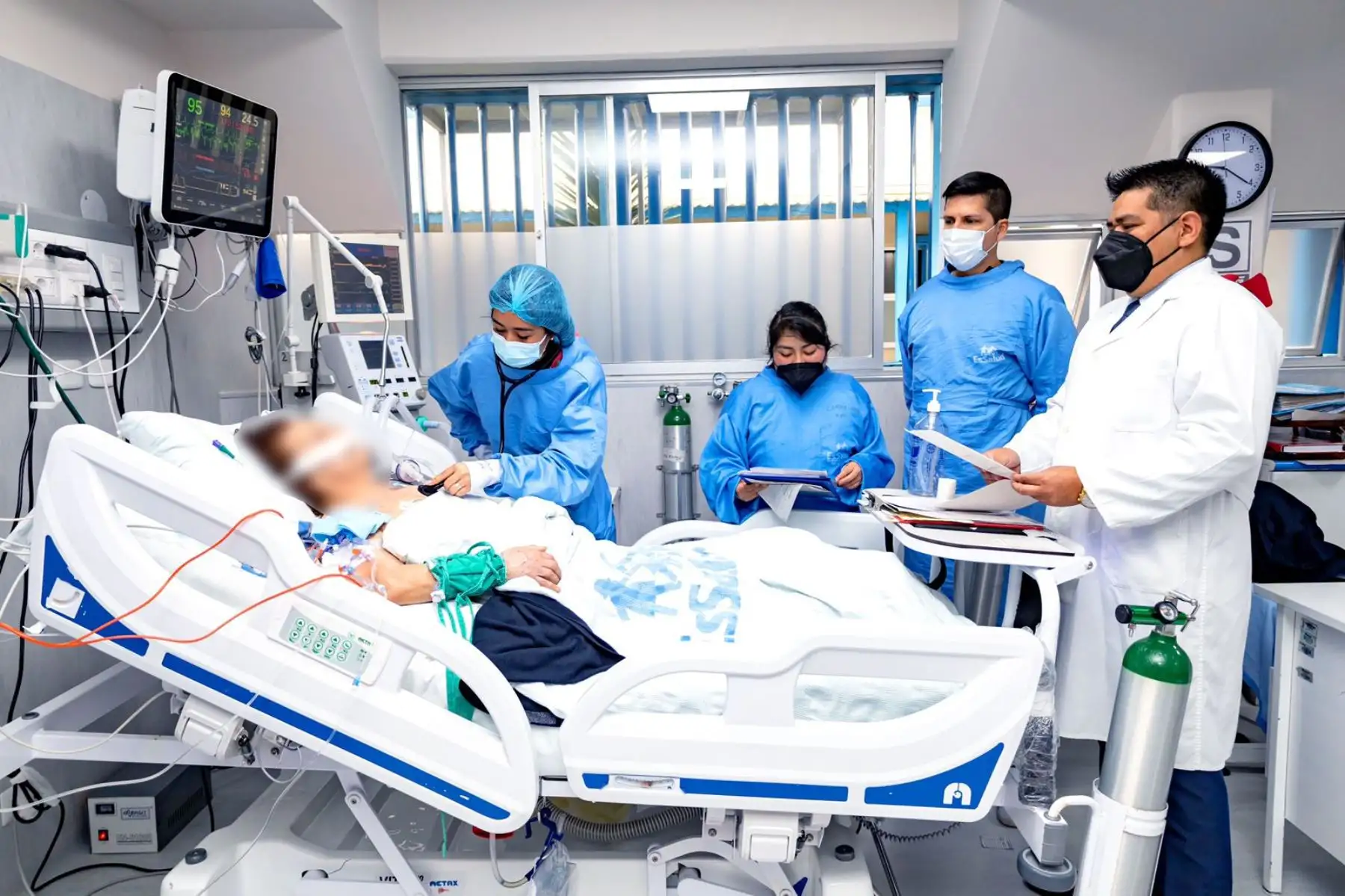 Médicos del hospital Sabogal de EsSalud promueven atención oportuna para salvar vidas por infarto agudo de miocardio en el marco del Día Mundial del Corazón. Foto: Difusión