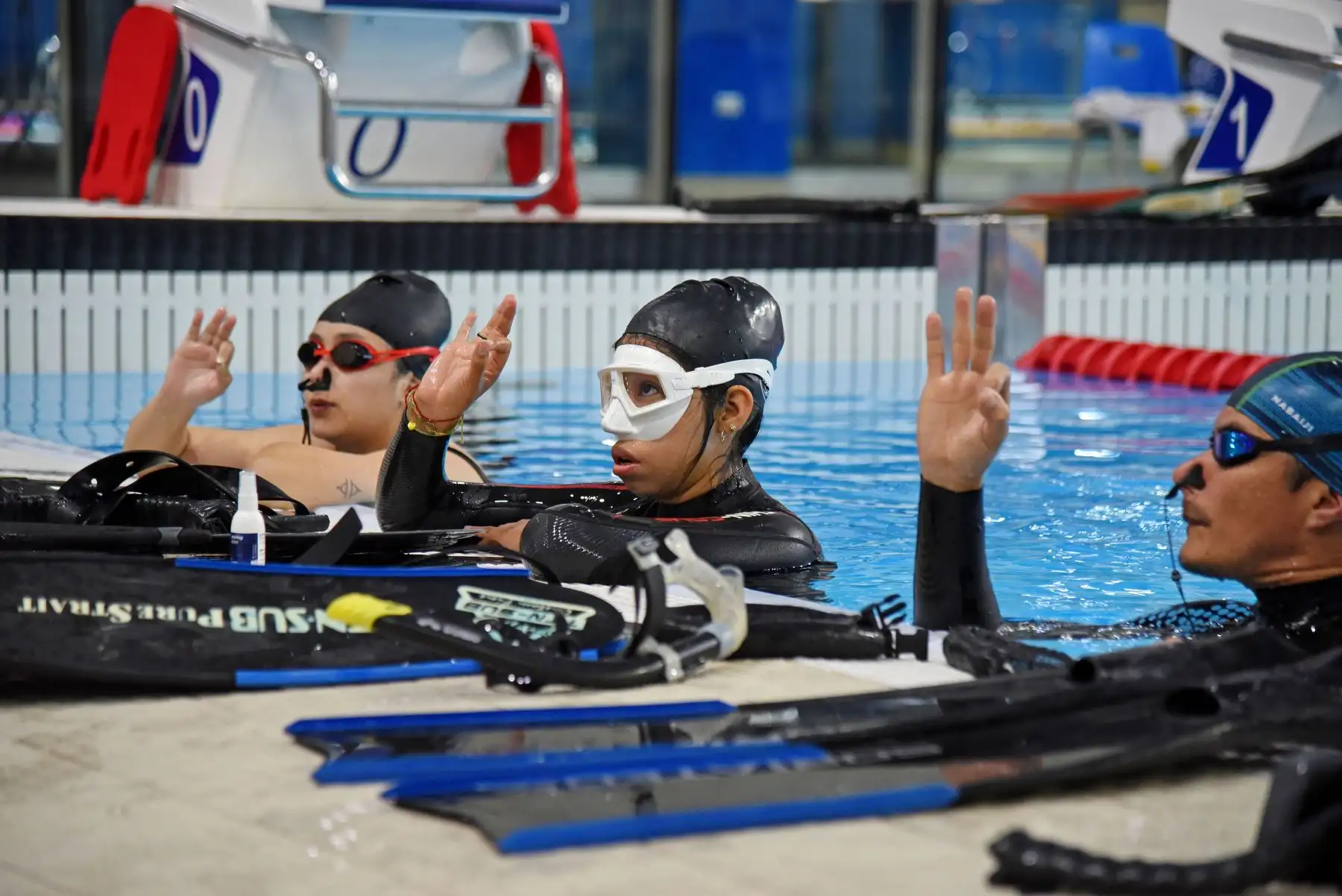 La apnea es reconocida por ser un deporte de riesgo, en el cual sus exponentes se alimentan a base de proteína blanca, con algo de carbohidratos y abundante verdura, priorizando además el trabajo en el aspecto psicológico, a fin de gestionar y controlar esas emociones en situaciones de estrés, teniendo en cuenta la toma de decisiones bajo presión y superación en el agua.  
Foto: ANDINA/Legado
