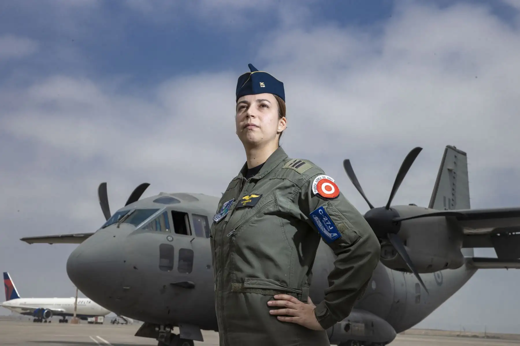 La capitán FAP Fiorella Sponza tras una rigurosa preparación y capacitación fue calificada para pilotar un avión C-27 J Spartan, unidad de transporte táctico y de ayuda humanitaria convirtiéndose, de esta manera, en la primera oficial mujer en estar al mando de una aeronave de este tipo. Ahora se suma al equipo de pilotos del Grupo Aéreo N° 8.
Foto: ANDINA/Andrés Valle