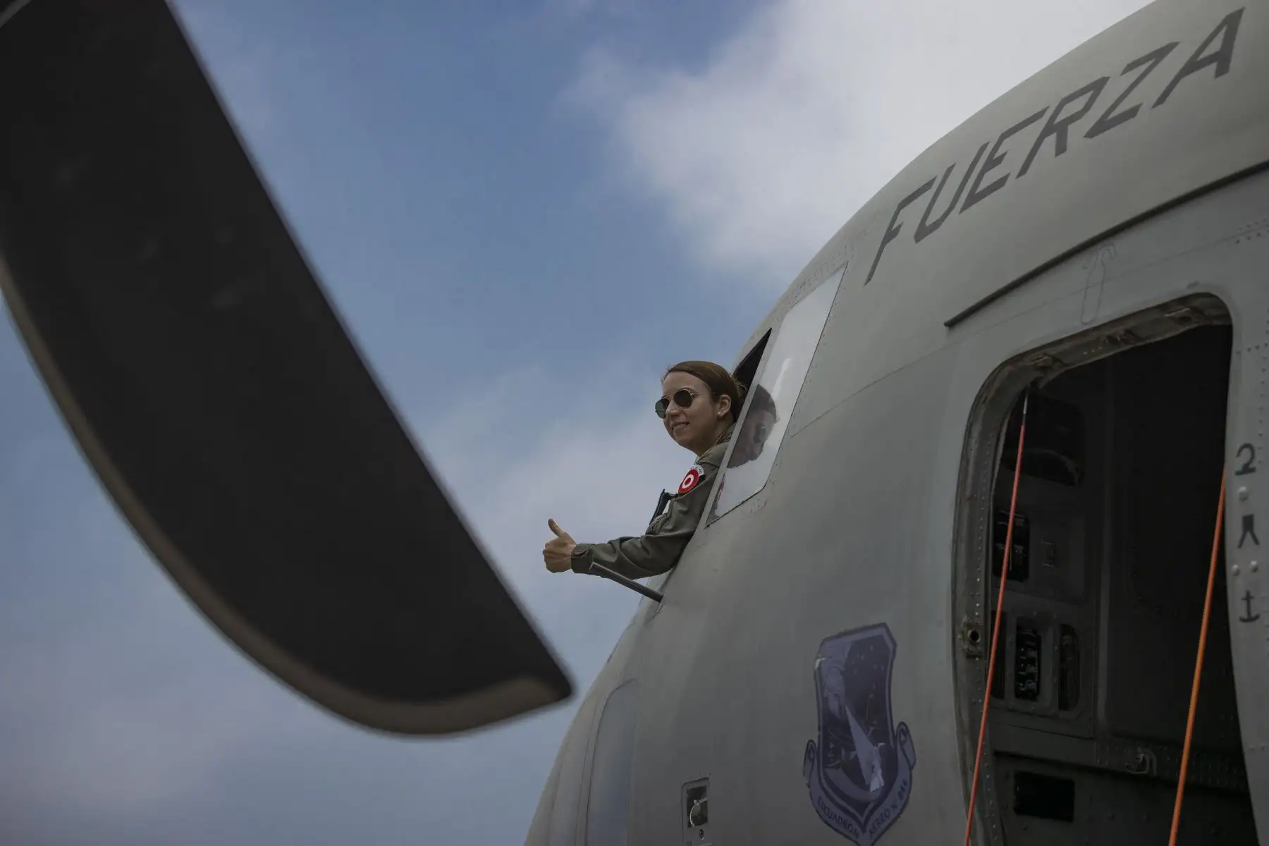Sponza dijo sentirse muy orgullosa por este nuevo mérito conseguido e indica que le gustaría servir como referente para otras mujeres que quieran lograr ser pilotos de avión, ya que "todo se puede conseguir a base de empeño y estudio". Reconoce que su madre fue su mejor inspiración porque siempre vio en ella a la persona que lograba con tesón todo lo que se proponía; eso la motivó a seguir adelante y no desanimarse en su proyecto de vida. Foto: ANDINA/Andrés Valle