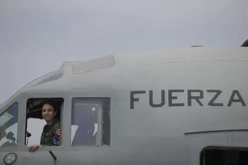 Tras una rigurosa preparación y capacitación, la capitana FAP Fiorella Sponza fue calificada para pilotear un avión C-27 J Spartan. Foto: ANDINA/Andrés Valle