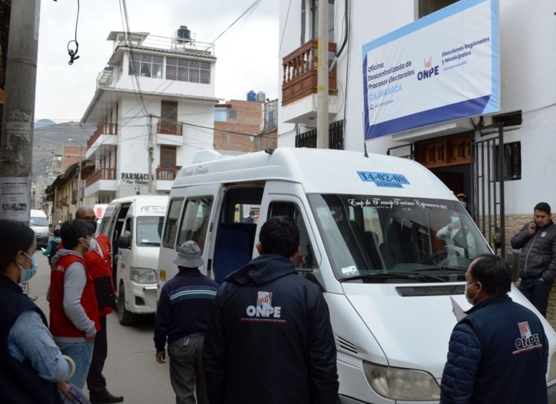 La ODPE Cajamarca inició la entrega de material electoral y esta se desarrolla sin problemas en los locales de votación de localidades alejadas en Cajamarca. Foto: Eduard Lozano.