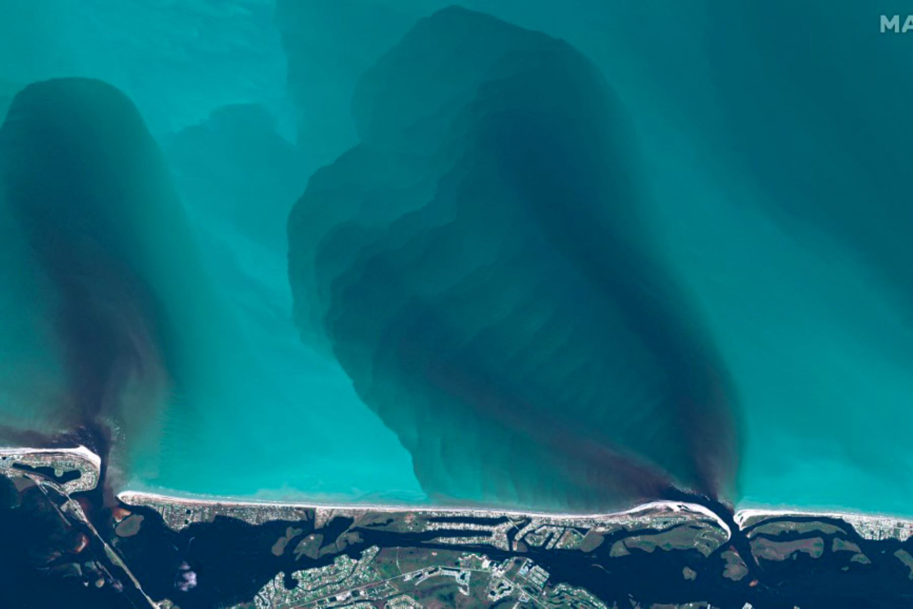 Esta imagen satelital muestra la descarga de sedimentos al mar en la isla Don Pedro, Florida. Foto: AFP