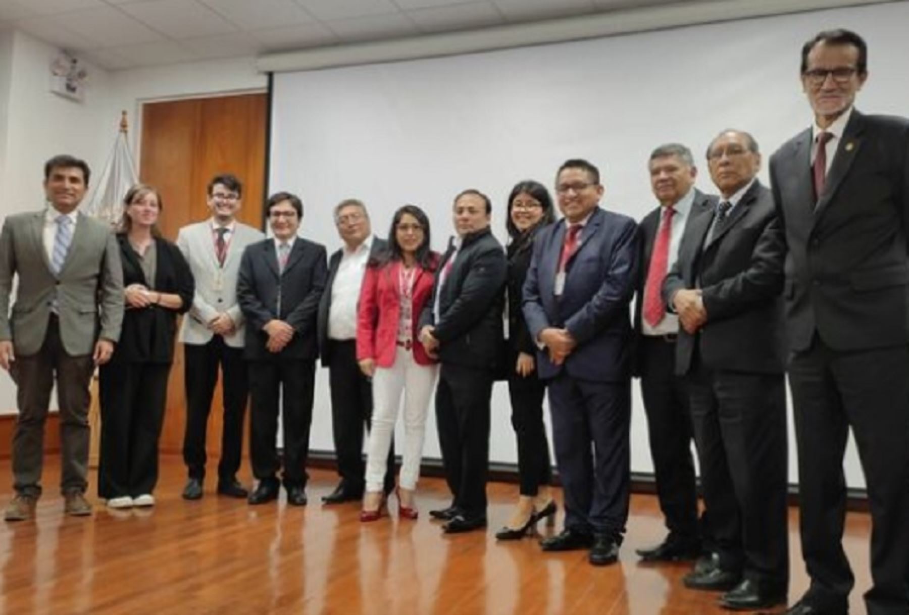 El Ministerio de Transportes y Comunicaciones, a través del Programa Nacional de Movilidad Urbana Sostenible (Promovilidad), anunció la próxima firma de un convenio interinstitucional con la Universidad de San Agustín (UNSA) de Arequipa. El objetivo es involucrar a ambas instituciones con el proyecto de transporte urbano para la red troncal del tranvía eléctrico de Arequipa.