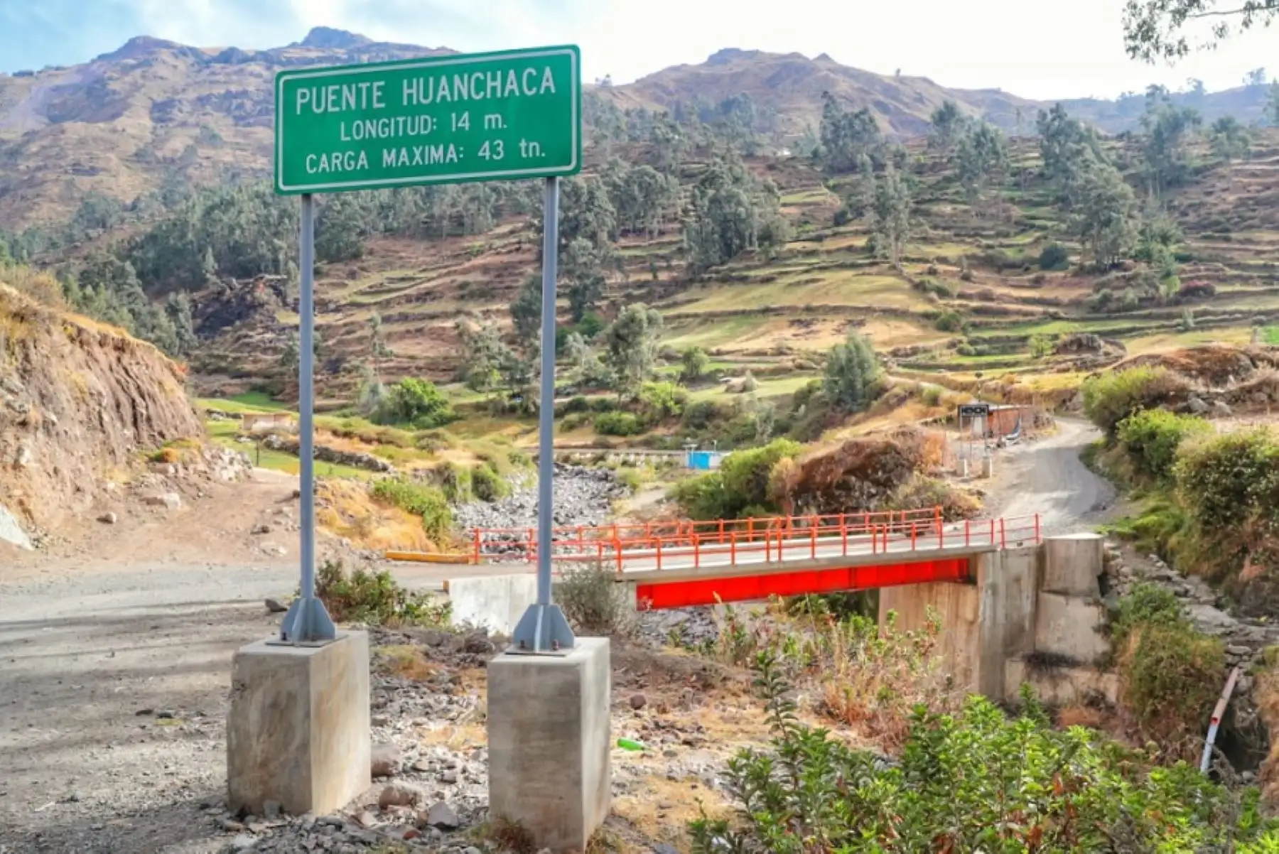 Ingenieros de diversas especialidades recorren el corredor seleccionado de la nueva carretera Central para recoger información, como parte de la revisión del estudio de perfil de este importante proyecto vial.