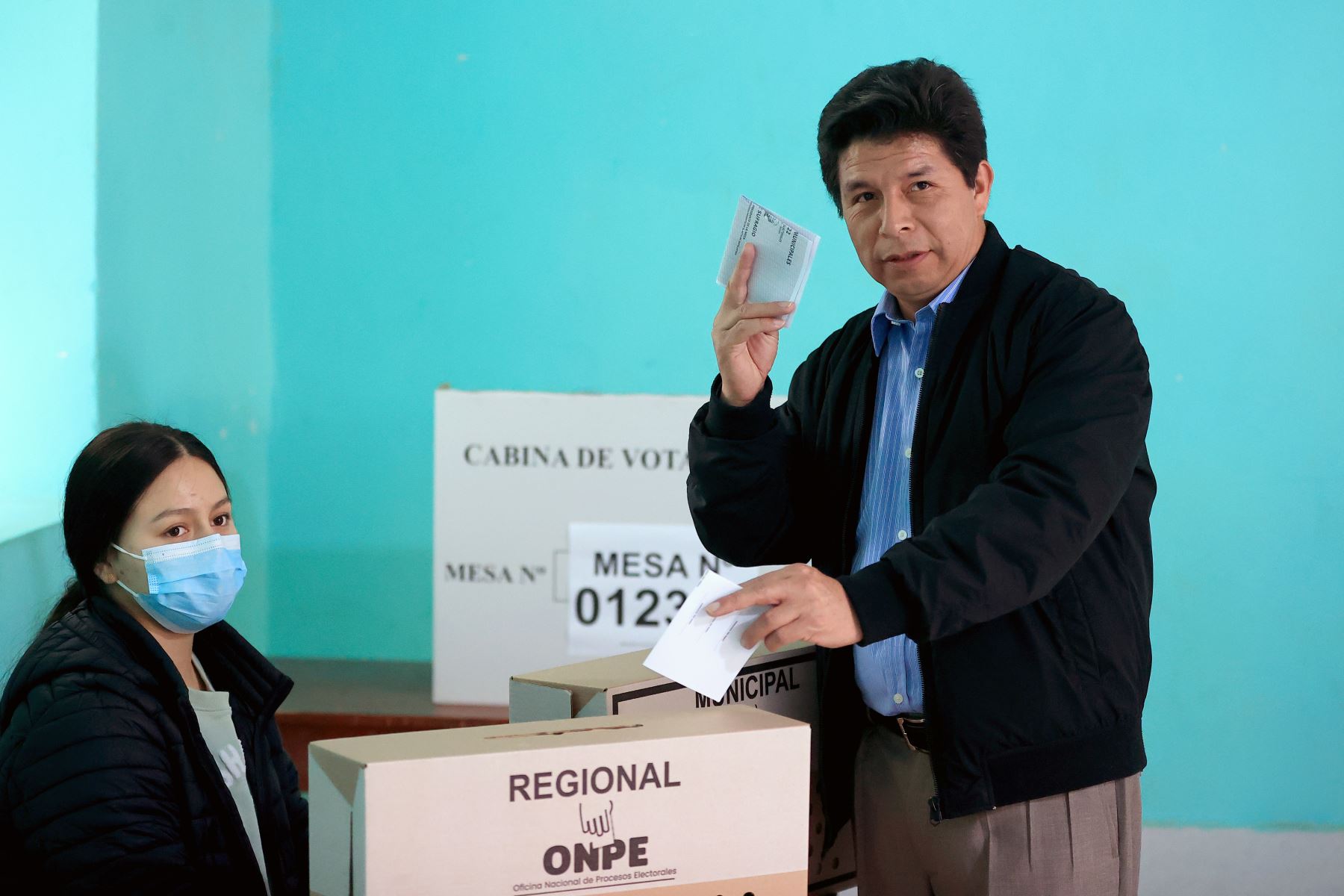 El presidente Pedro Castillo votó en la institución educativa 101069, del distrito de Tacabamba, en la provincia de Chota, en la región Cajamarca, en el marco de las elecciones regionales y municipales 2022. Foto: ANDINA/Prensa Presidencia