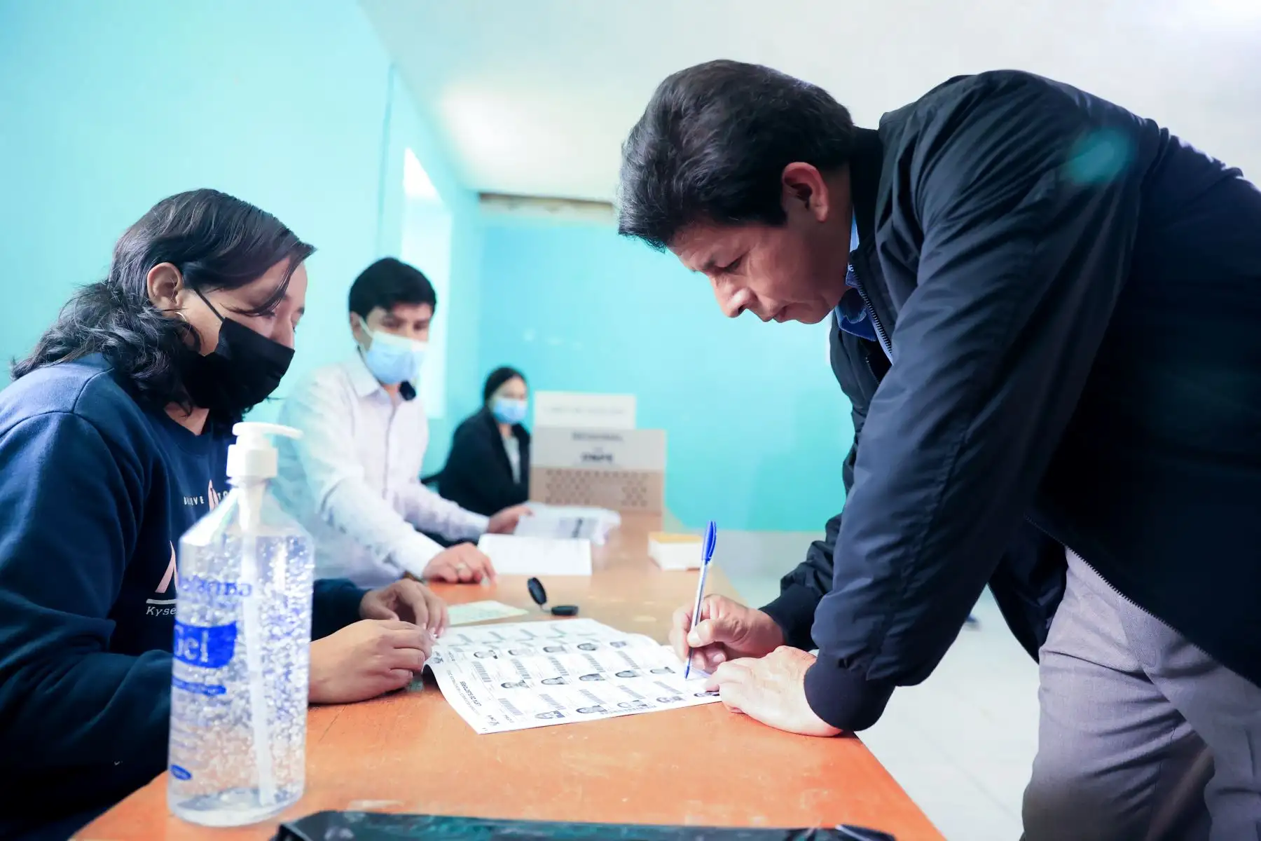El presidente Pedro Castillo votó en la institución educativa 101069, del distrito de Tacabamba, en la provincia de Chota, en la región Cajamarca, en el marco de las elecciones regionales y municipales 2022. Foto: ANDINA/Prensa Presidencia