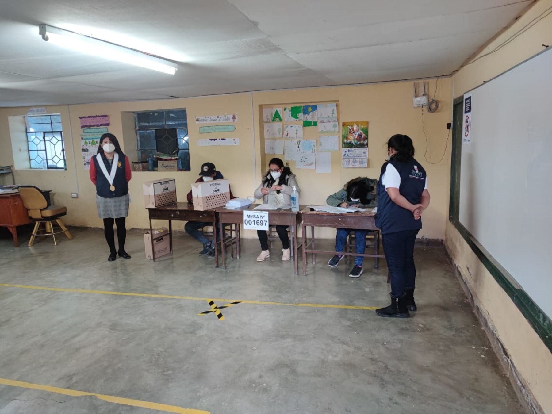 A las 06:05 horas se instaló primera mesa de sufragio en el distrito de Nuevo Chimbote, provincia del Santa, región Áncash. ANDINA/Difusión