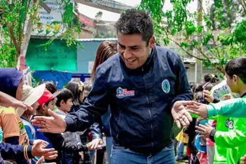 Percy Medina, candidato por el partido político Frente de la Esperanza, es el virtual nuevo gobernador regional de Apurímac, al obtener el 36.5 % de las preferencias electorales, según los sondeos efectuados a boca de urna efectuados por la encuestadora Ipsos.