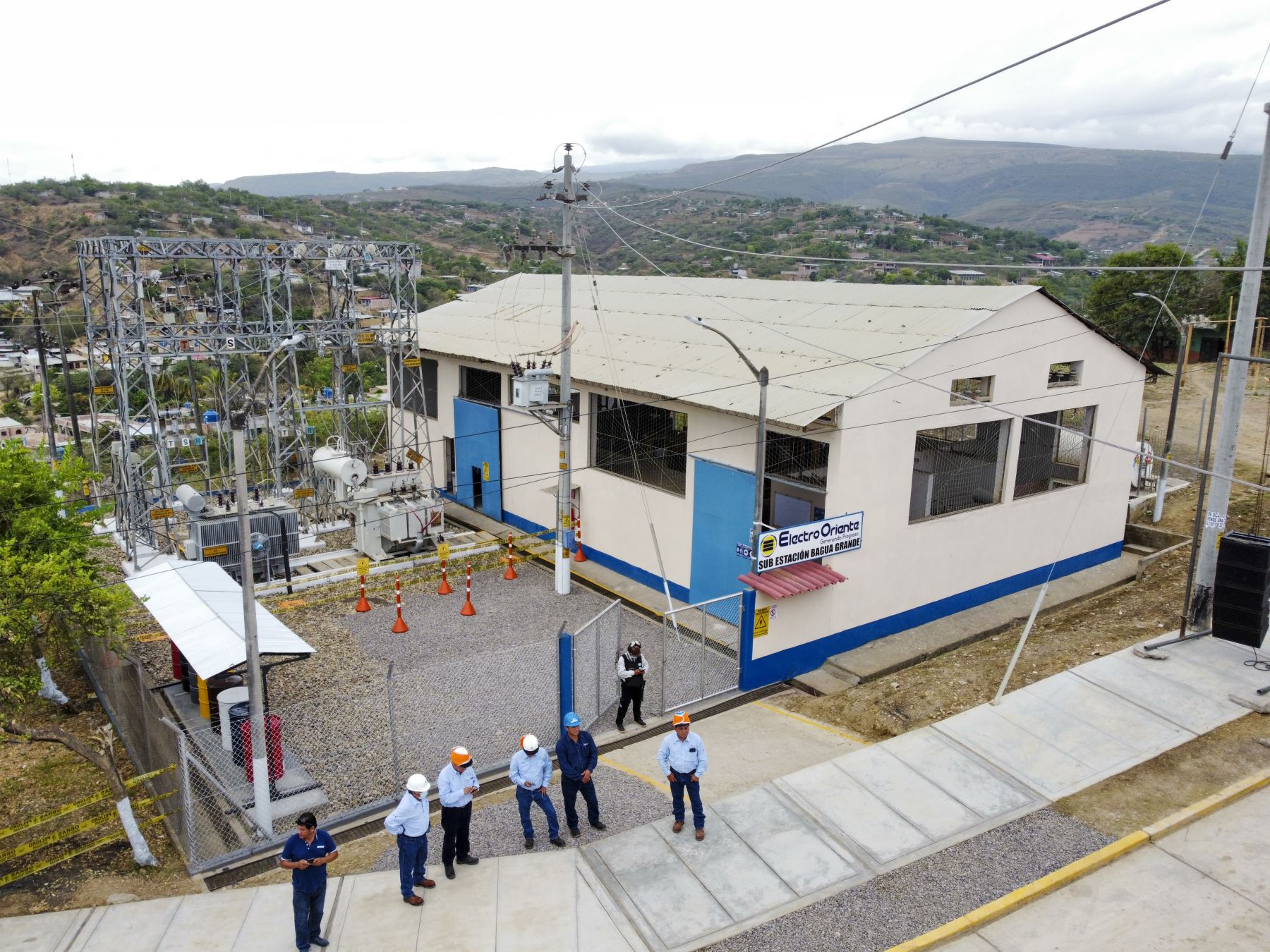 El presidente de la República, Pedro Castillo Terrones, inauguró 3 proyectos de electrificación que permitirán cerrar brechas de acceso a la energía eléctrica para beneficio de más de 120,000 habitantes de las provincias de Utcubamba, Chachapoyas, Bongará (Amazonas) y Jaén (Cajamarca). Foto: ANDINA/ Prensa Presidencia