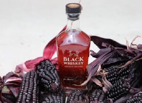Whisky elaborado a base de maíz morado que se produce en Cajamarca es elegido como el mejor del mundo en concurso realizado en Estados Unidos.