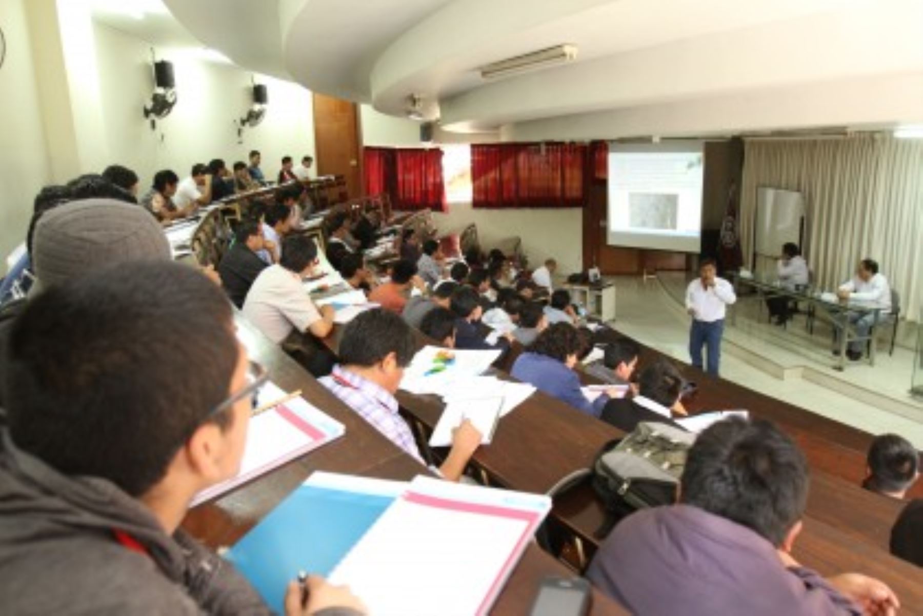 Los postulantes recibirán clases en la modalidad semipresencial entre el 13 de enero y el 28 de febrero de 2025. Foto: ANDINA/Difusión