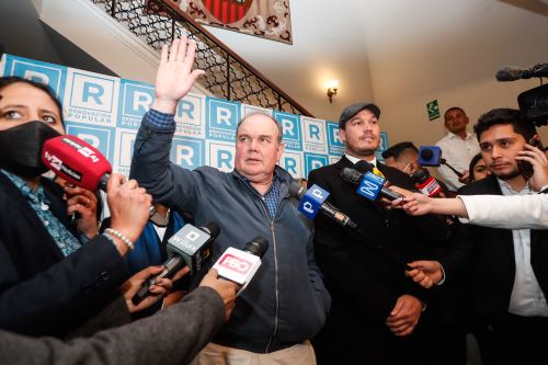 Rafael López Aliaga, virtual alcalde de Lima llegó al local de su partido en Jesús María