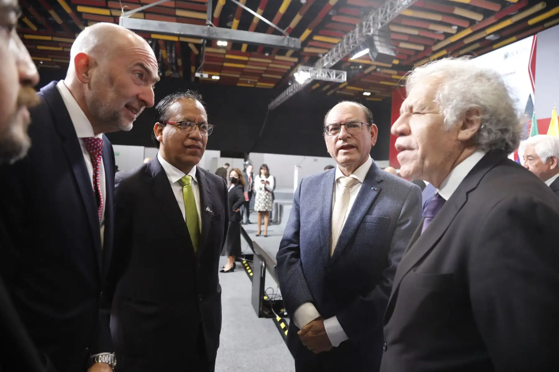 El Canciller César Landa y el Secretario General de la OEA, Luis Almagro, inauguraron el Foro Empresarial “El Perú y el escenario económico regional”, que contó además con la participación del titular del Mincetur, Roberto Sánchez; el titular del Minem y el RP del Perú Emb. Harold Forstyh. Foto: Mincetur