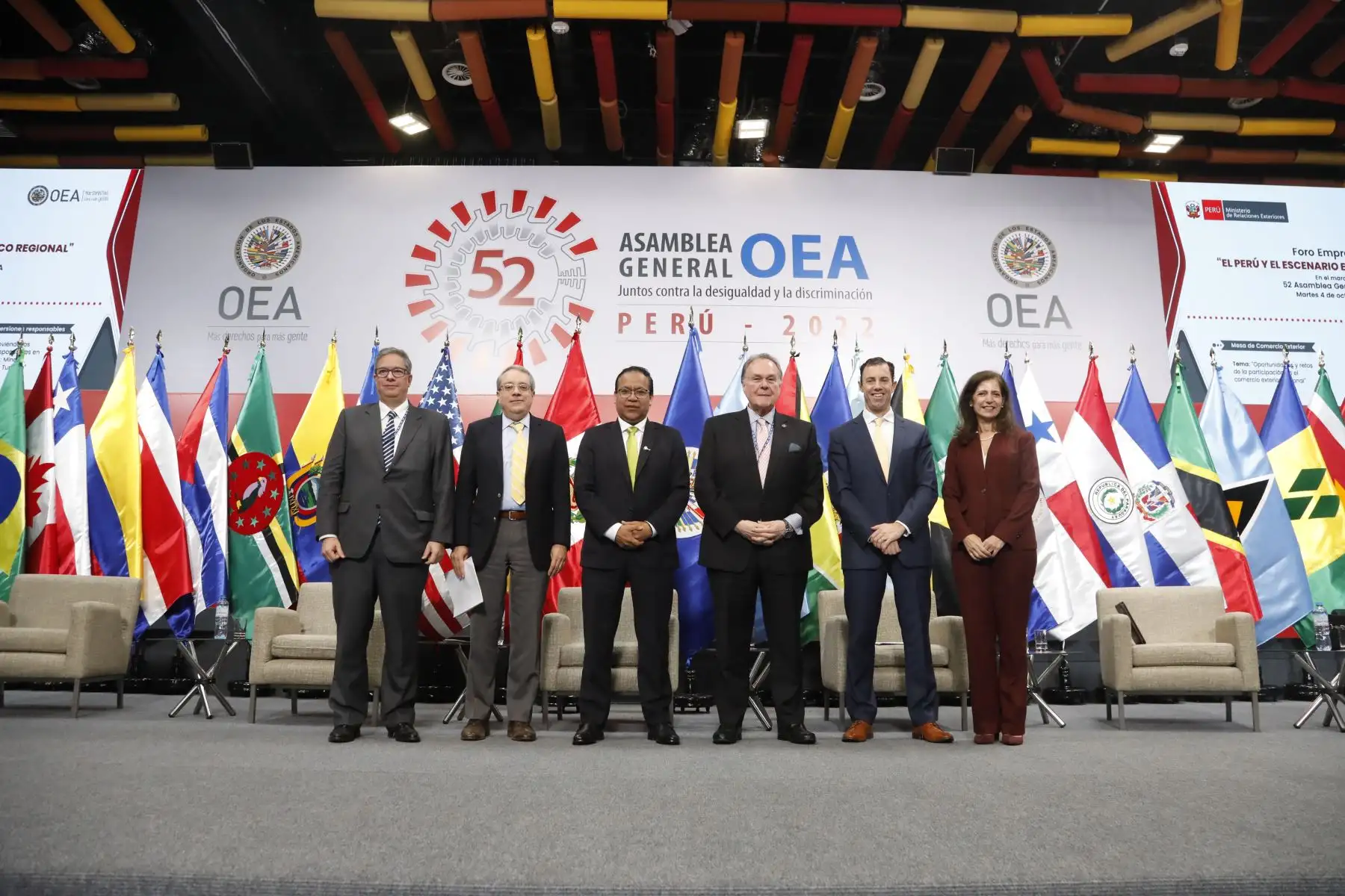 El Canciller César Landa y el Secretario General de la OEA, Luis Almagro, inauguraron el Foro Empresarial “El Perú y el escenario económico regional”, que contó además con la participación del titular del Mincetur, Roberto Sánchez; el titular del Minem y el RP del Perú Emb. Harold Forstyh. Foto: Mincetur