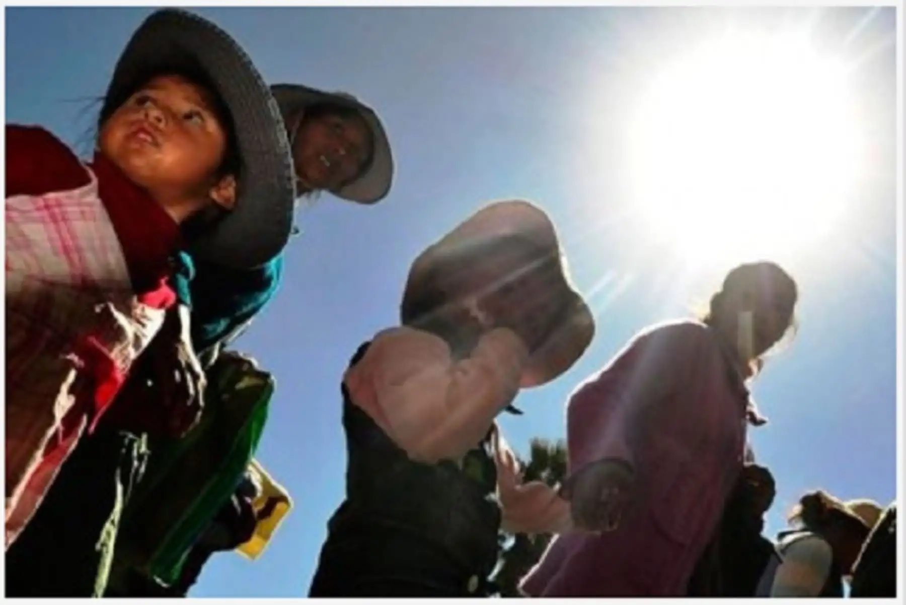 El experto del Senamhi recomendó que las autoridades nacionales, locales, regionales y los medios de comunicación deben recomendar a la población adoptar medidas de fotoprotección, como estar más tiempo en la sombra, utilizar los sombreros de ala ancha y polos de manga larga, entre otras.
