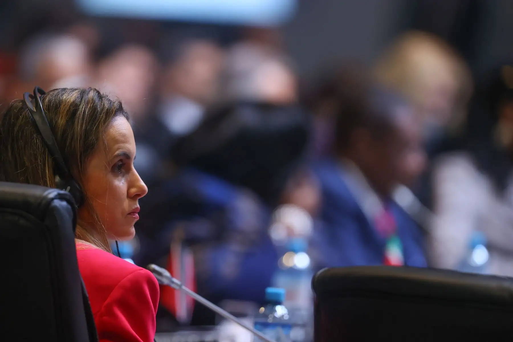 Con la participación de las delegaciones integrantes de la OEA se dio inicio a la primera sesión plenaria en donde el canciller, César Landa fue elegido para presidir la reunión en representación del Perú.

Foto: ANDINA/Andrés Valle