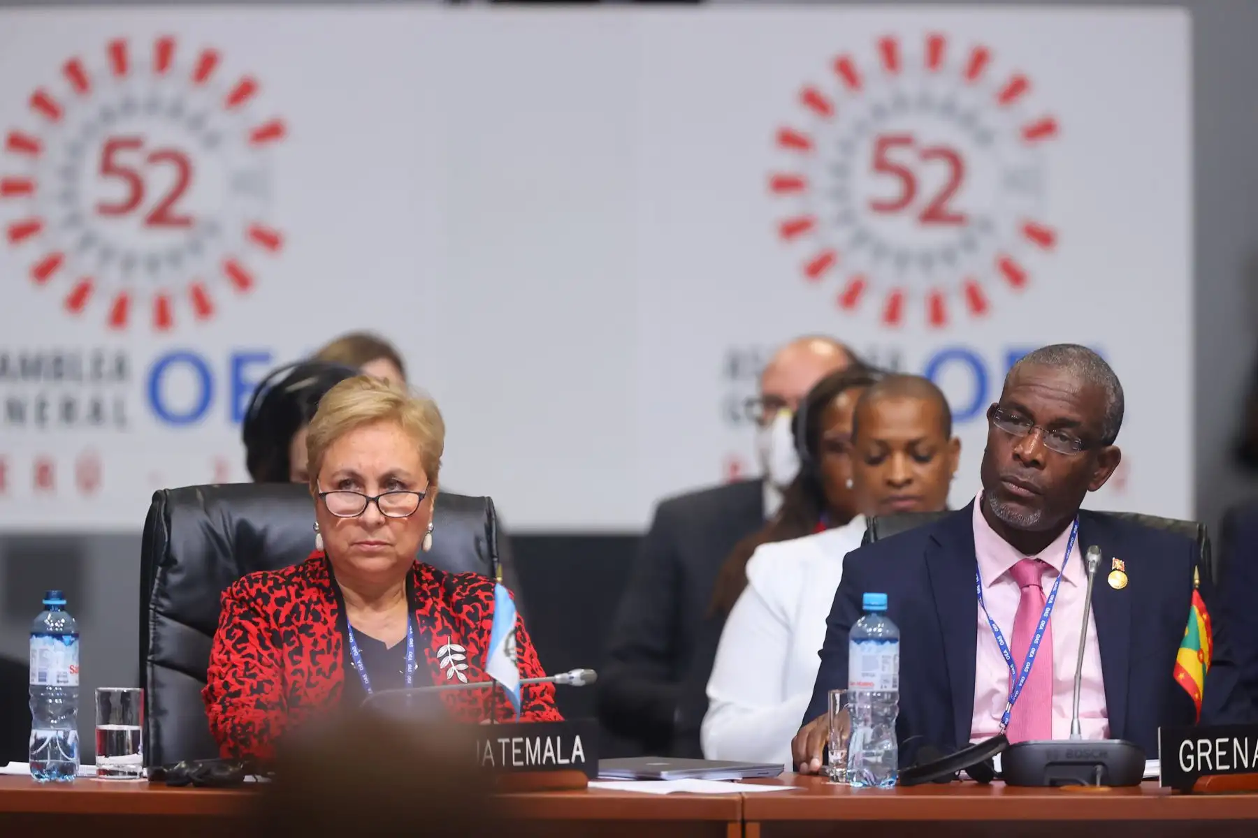 Con la participación de las delegaciones integrantes de la OEA se dio inicio a la primera sesión plenaria en donde el canciller, César Landa fue elegido para presidir la reunión en representación del Perú.

Foto: ANDINA/Andrés Valle