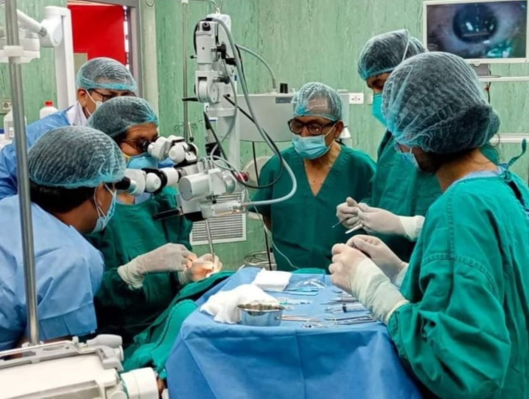 Ministerio de Salud resaltó el primer trasplante de córneas realizado en el Hospital Regional de Ayacucho y acreditó a este nosocomiio para efectuar este tipo de intervenciones. ANDINA/Difusión