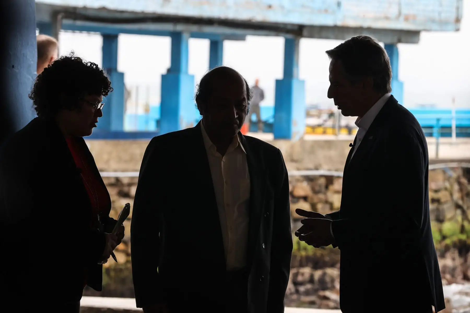 El secretario de Estado de los Estados Unidos, Antony Blinken visita el mercado artesanal de pescadores de Chorrillos, donde fue recibido por el señor Ricardo Laos, presidente de la Asociación José Silverio Olaya Balandra de Pescadores Artesanales de la Caleta de Chorrillos; la señora Elsa Vega, presidenta de la Sociedad Nacional de la Pesca Artesanal; la señora Jessica Hidalgo, directora del proyecto y  el representante de la SPDA y la Administradora Adjunta para América Latina y el Caribe Marcela Escobari, de USAID.
Foto: ANDINA/Andrés Valle