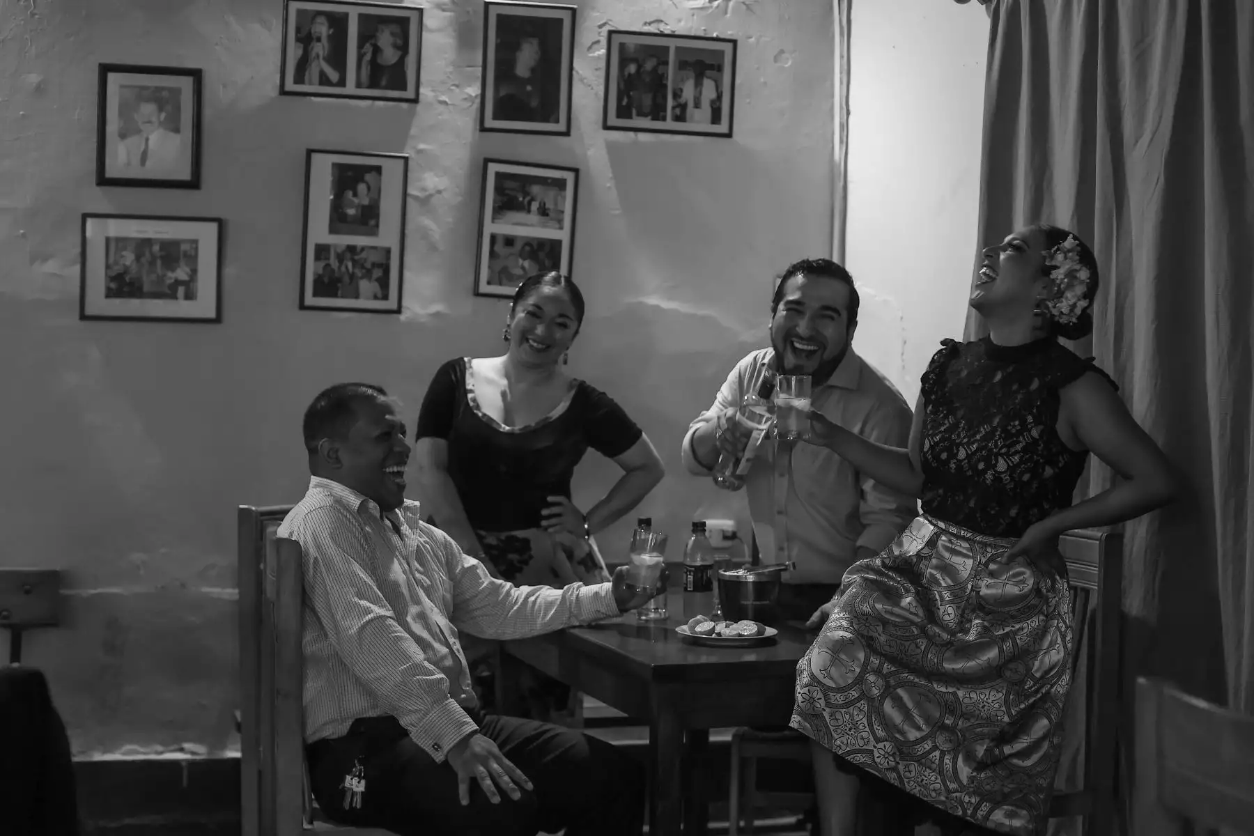 La marinera limeña comenzó en los callejones y solares de la capital. Su vestimenta era la que se ponían para las reuniones y luego se adaptaría a los grandes salones, alrededor de la década de 1910.
Foto: ANDINA/Andrés Valle