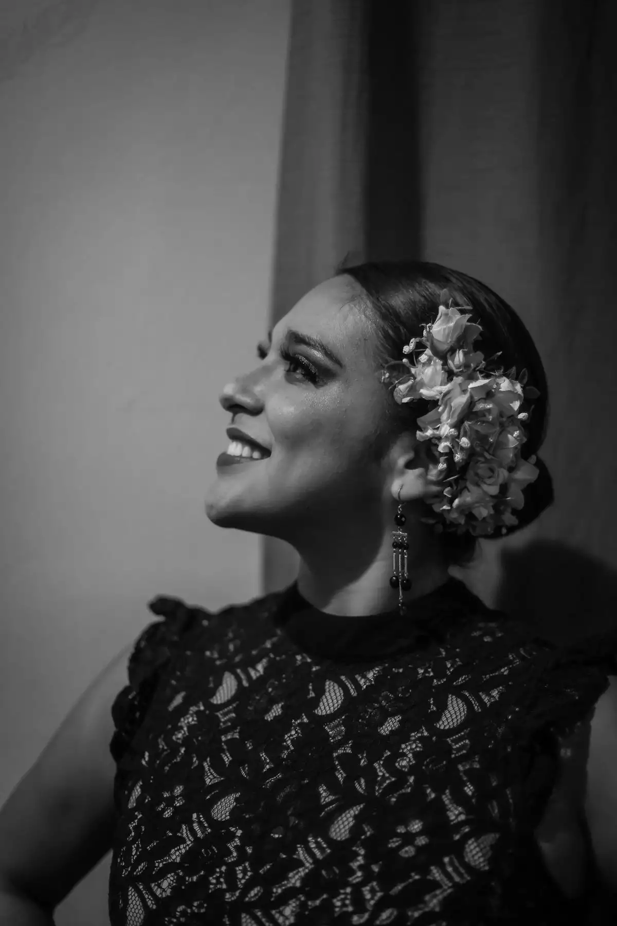 La marinera es el baile nacional por excelencia, existen en nuestro país numerosas variantes de esta danza tradicional peruana. La Marinera Limeña es una de ellas y nace en la costa central peruana en las postrimerías de la época colonial, a inicios de la república y es un baile de salón que además de sabor, de baile, tiene una sólida estructura. Y conocer sus secretos es un desafío para cualquier artista.
Foto: ANDINA/Andrés Valle